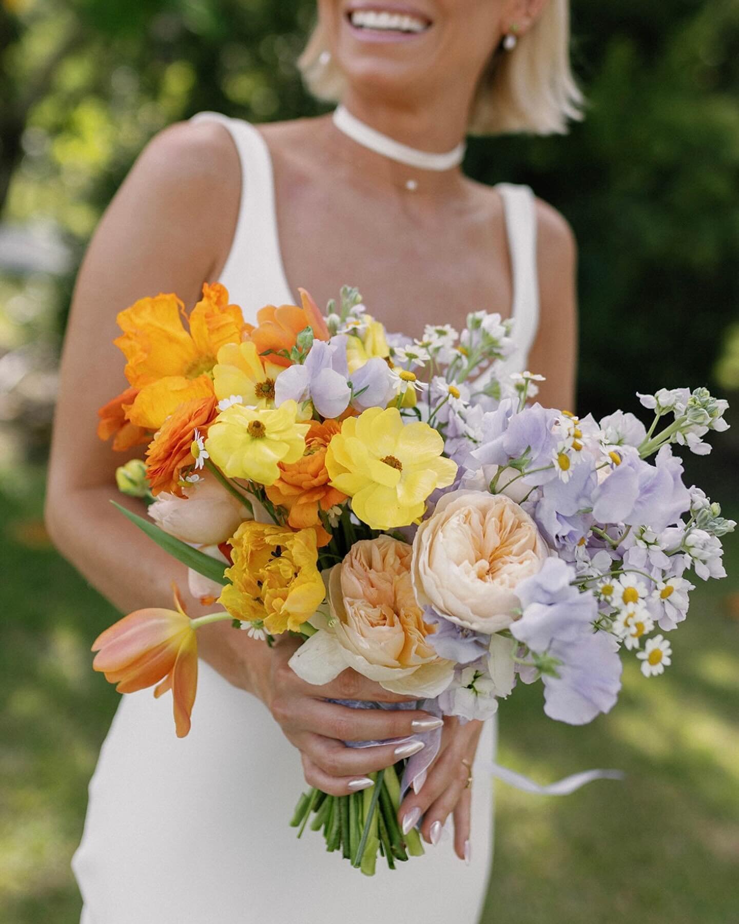 The colors of this wedding were perfection

#weddingflowers #weddinginspiration #gardenwedding #charlestonweddingflorist #charlestonweddingfloraldesigner #2024bride