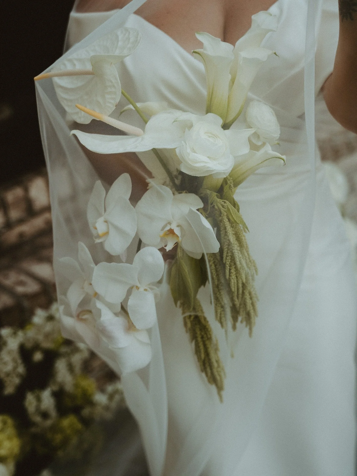 My favorite part of every wedding day is handing the bride her bouquet. To get flowers delivered to you while you&rsquo;re getting ready with your girls, kinda nervous, yet super excited to get married is just the best!

Planned: @lm.eventcoordinatio