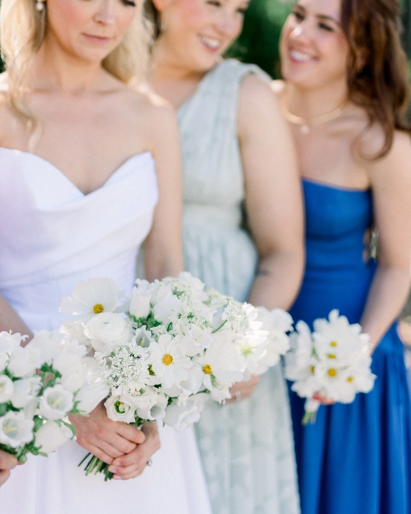 Monoflower bridesmaids bouquets that match the bride are my favorite

Venue: @kshgevents 
Candles: @ever.wick.candles 
Photographer: @eastendphotofilm 
Planner: @cruzcoordination 
DJ: @dreamdaycharleston 
HMUA: @charlestonido 
Rentals: @snyderevents 