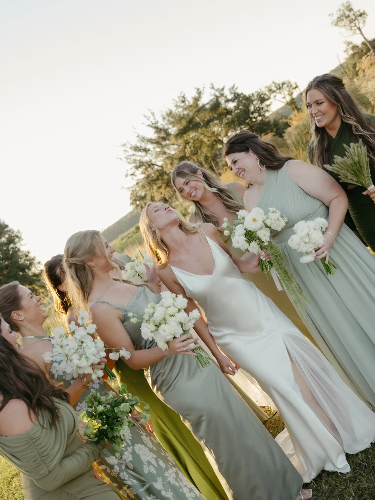 Megan had the stomach bug the morning of her wedding day and she was still the most and fabulous bride!! Plus she used to work at a plant nursery, so of course we had so much fun coming up with her floral deign together!

Planner: @jujuleeevents 
Ven