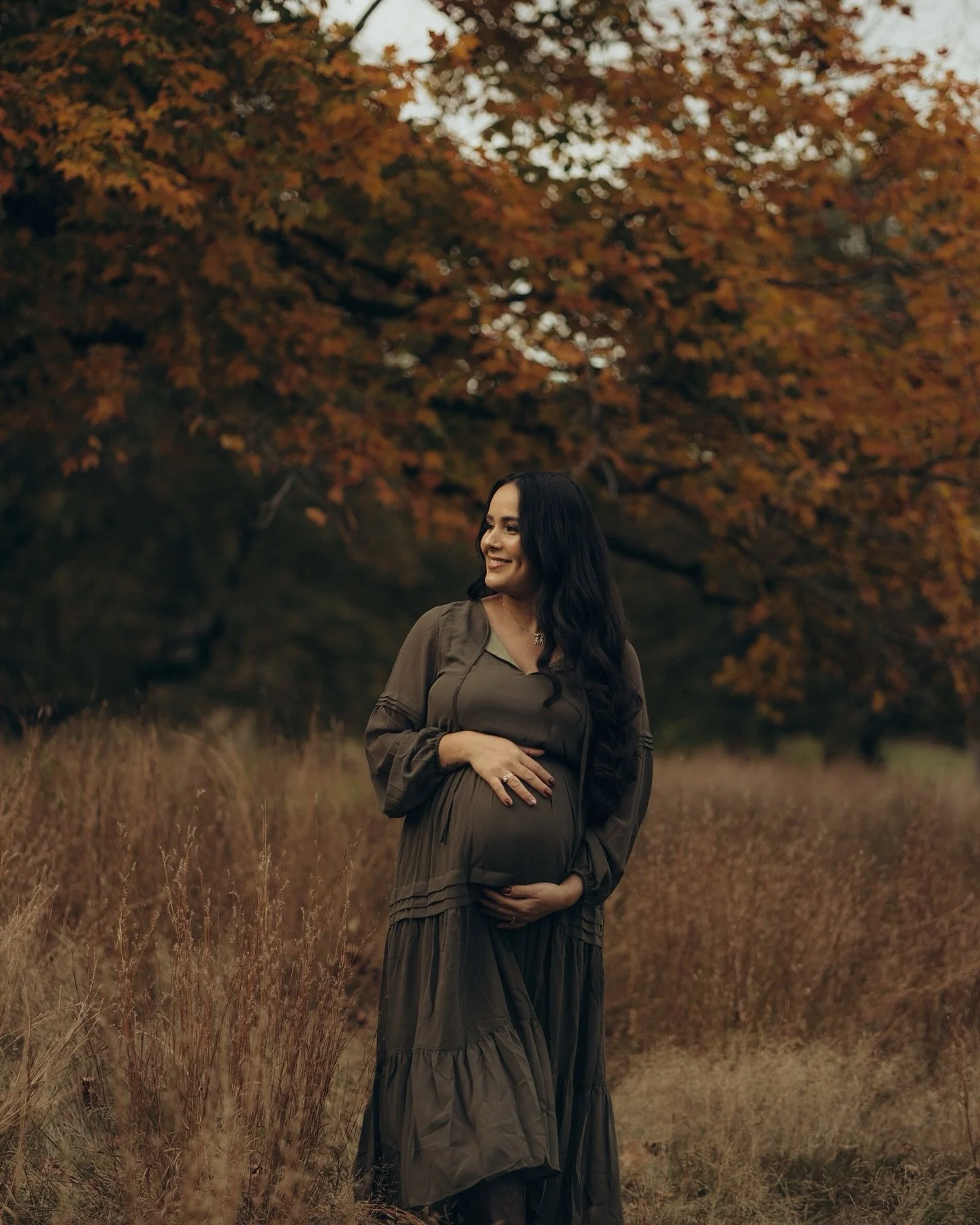 autumn is bringing the fresh air to this beautiful fam!!! Love u guys 🤎💫✨🍂
Maternity photoshoot