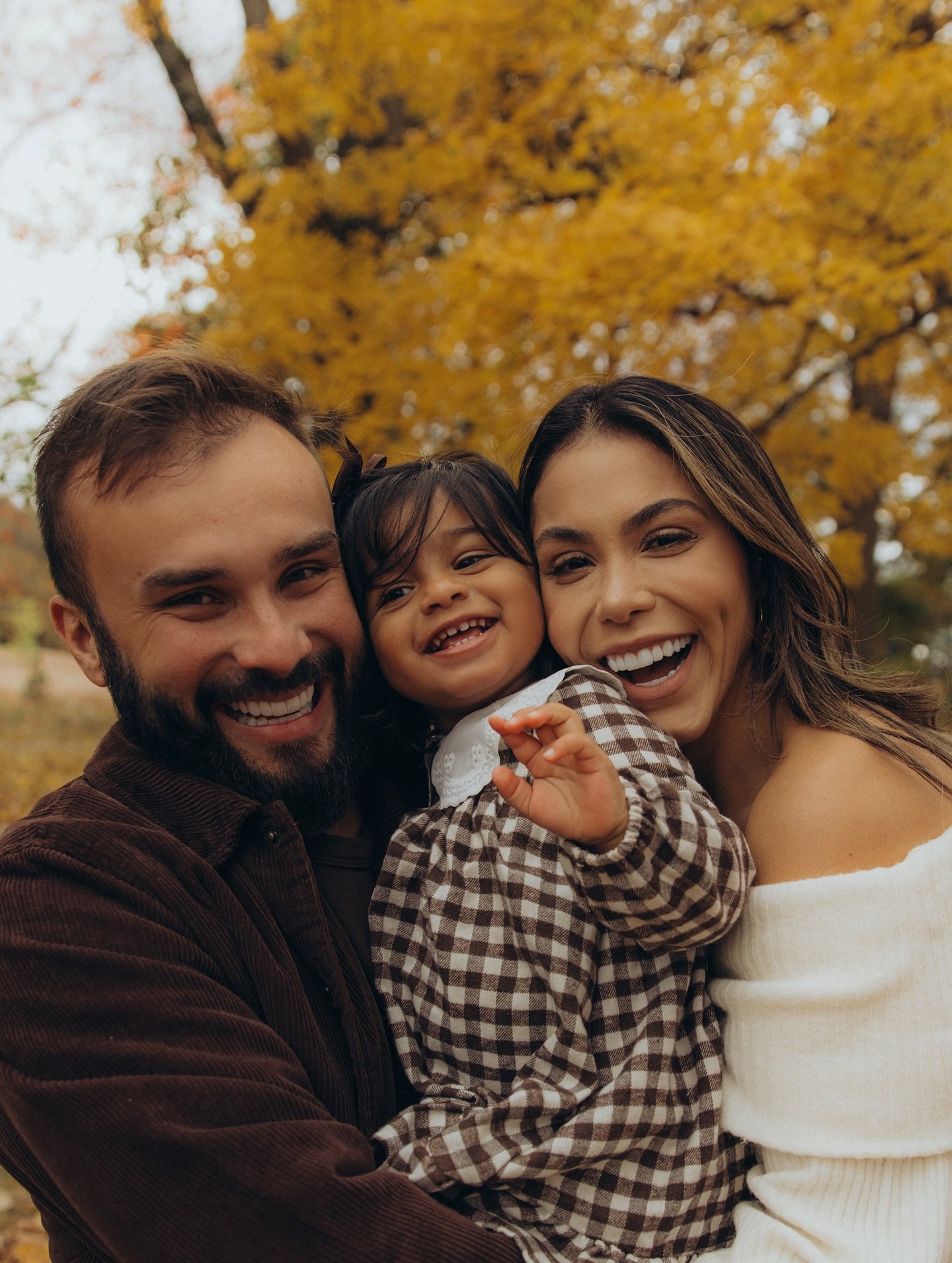 -Fall days, full hearts, and family by my side.
🍂💫🤎✨
Autumn photoshoot