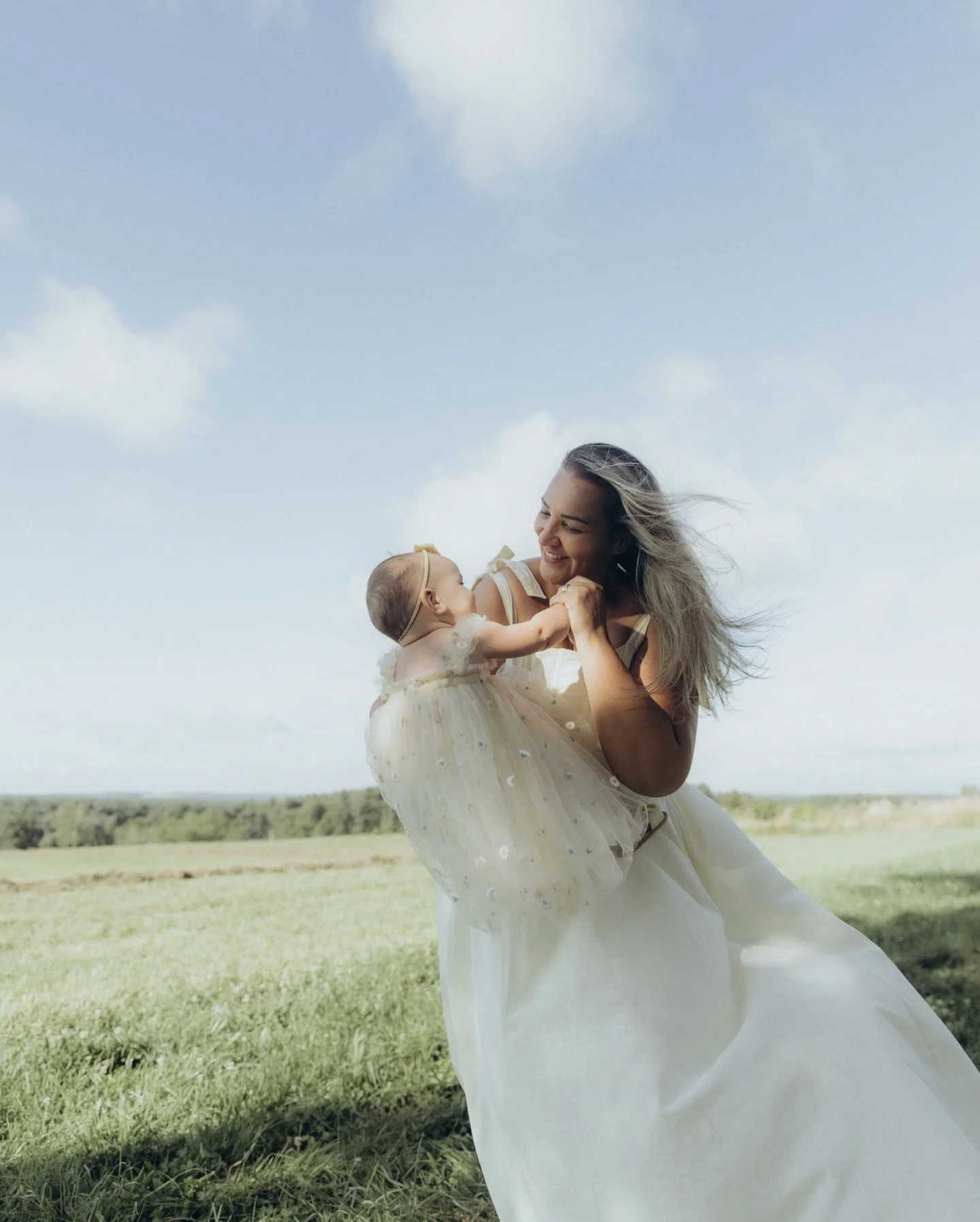 Aurora turned one at field with all nature.
smash cake &amp; fam
☀️💛🌼🪿
