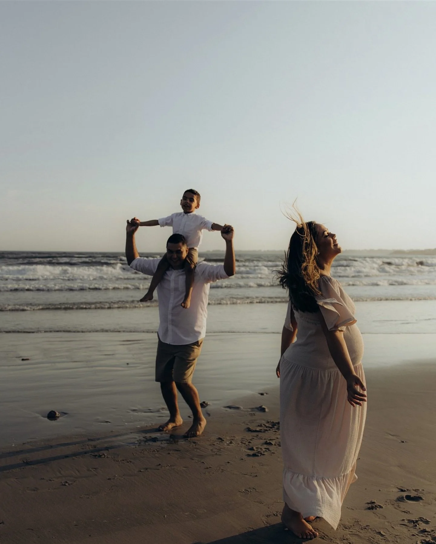&ldquo;Summer is a state of mind.&rdquo;
🍃☀️✨🤍
Maternity session at the beach