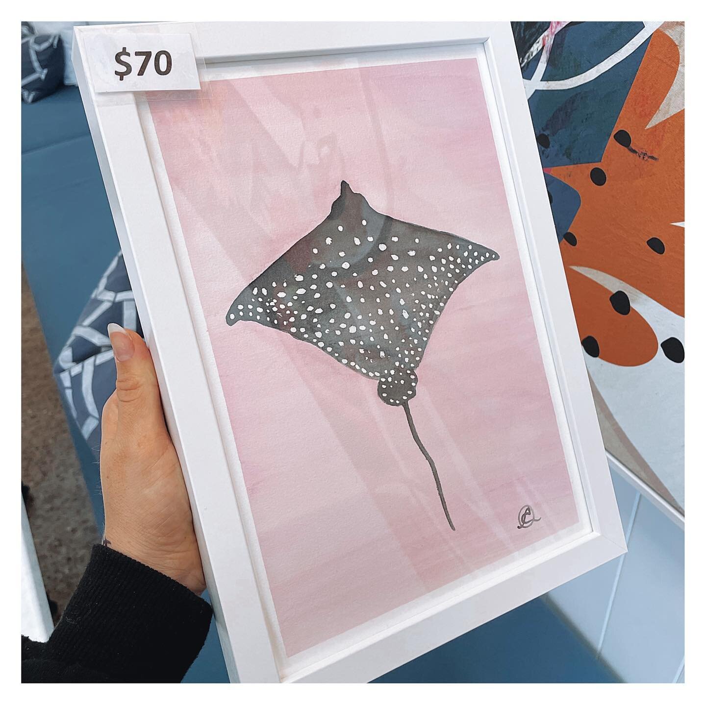 Check out this beautiful hand painted Manta Ray! 🙌🏼

You&rsquo;ll find that this artwork belongs to one of our locals @creativeflow_liza 💙 

Check out her other hand crafted pieces available at the cafe &amp; be sure to give her a follow to see wh