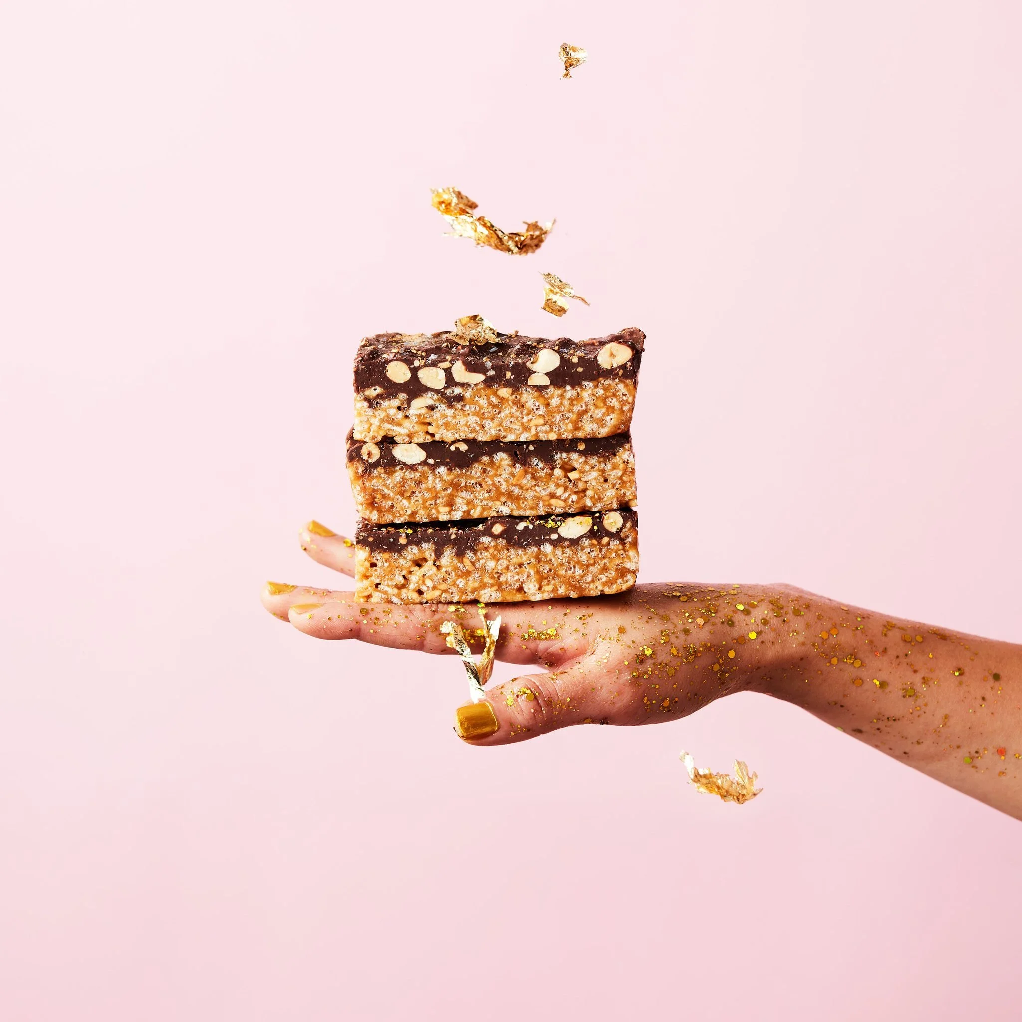 @shemeansbiscuits plus the very tolerant, lovely hand (and shoulder) model, Julie. What a team 🥰.
#chocolate #sliceoflife #sliceofheaven #cookies #cookiesofinstagram❤️🍪