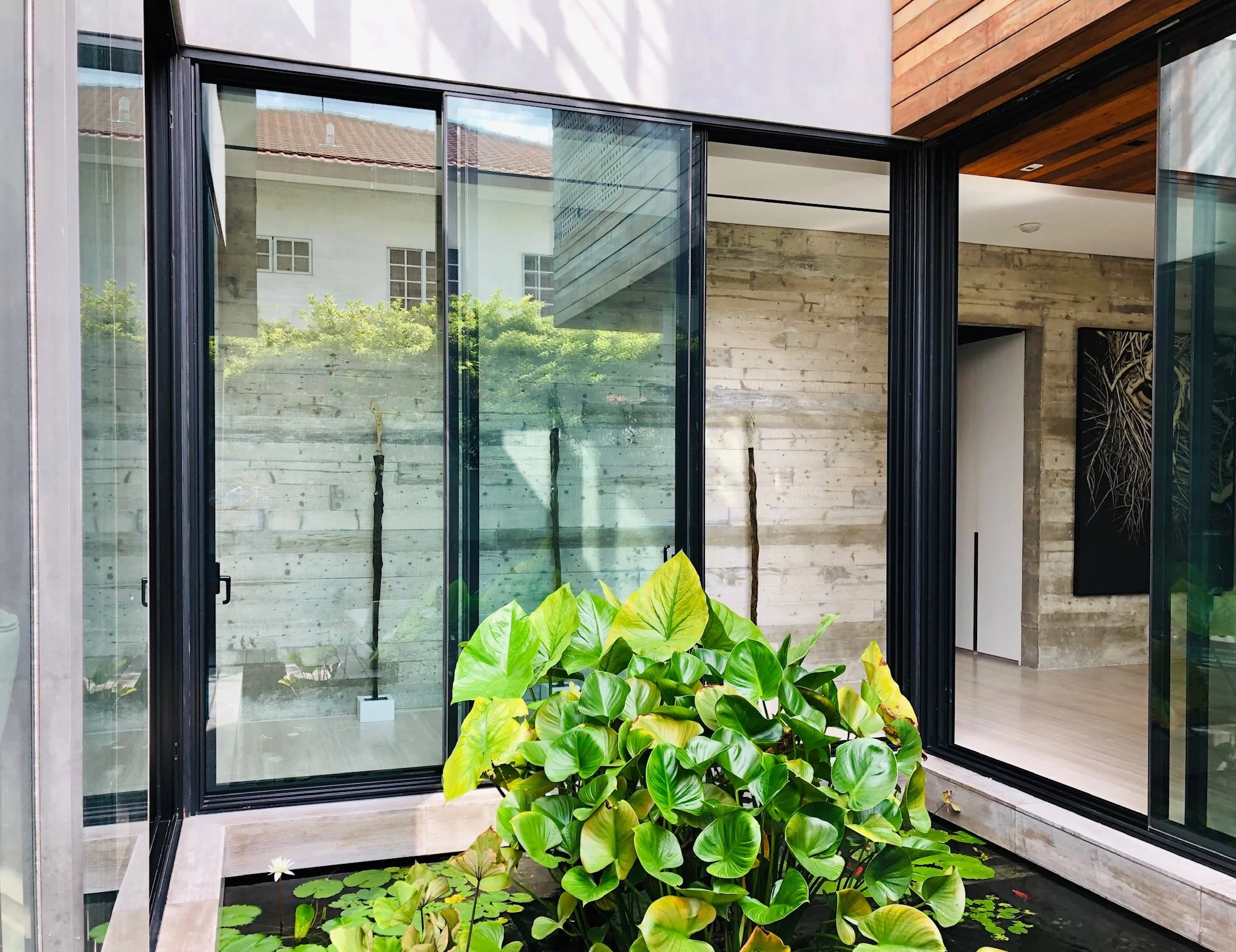 Central water courtyard dividing public and private quarters