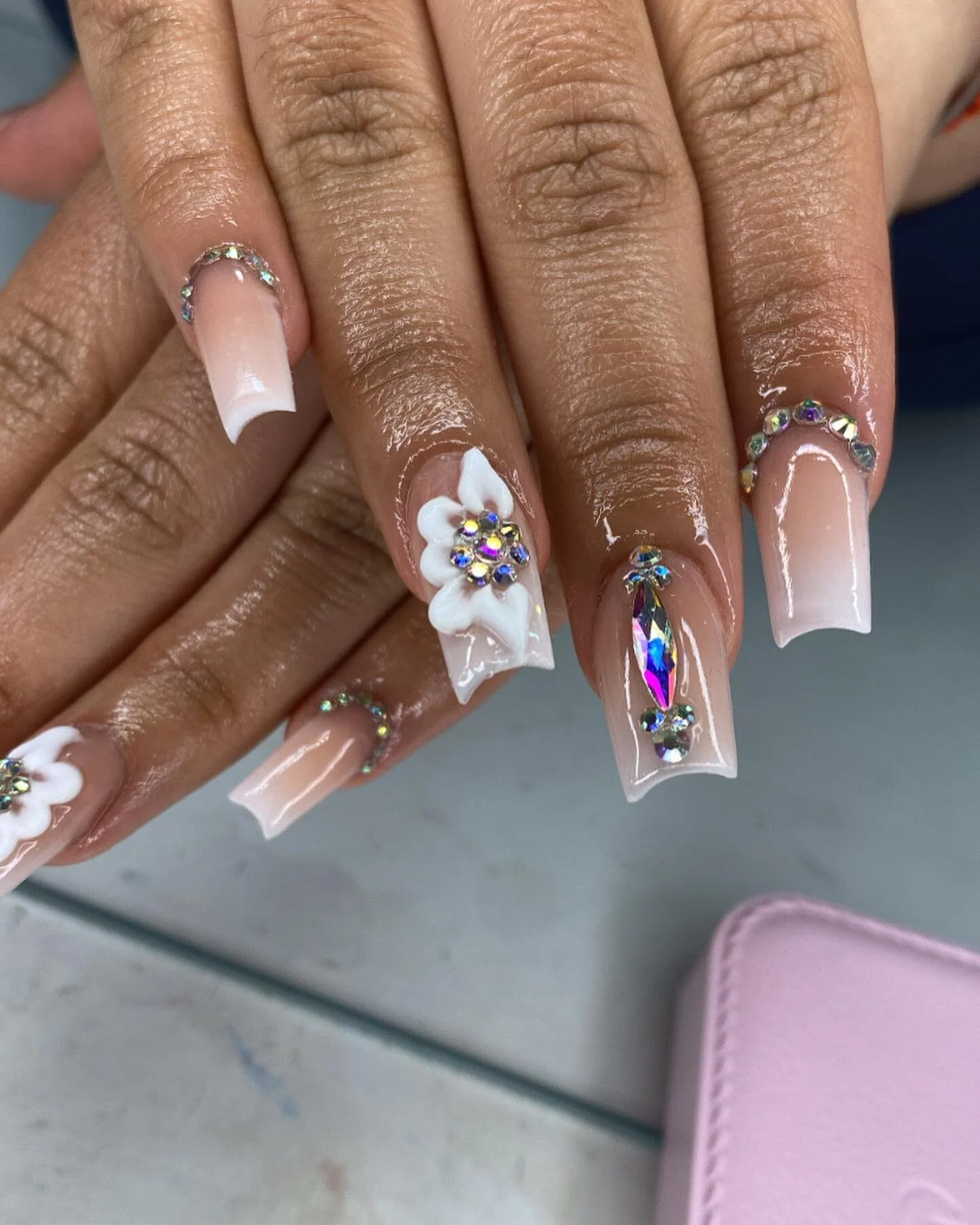 Todays set using chisel acrylic powder 🤍
-
-
-

#nails #nailart #nailsofinstagram #manicure  #nailsart  #nails💅 #nailsoftheday #naildesign #nailstagram #nailstyle #instanails  #explorepage #nailartist #naildesigns #dsm #nailswag #nailsnailsnails #n