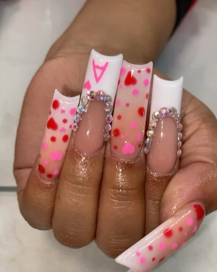 Valentines freestyle set using chisel acrylic powder 
-
-
-

#nails #nailart #nailsofinstagram #manicure  #nailsart  #nails💅 #nailsoftheday #naildesign #nailstagram #nailstyle #instanails  #explorepage #nailartist #naildesigns #dsm #nailswag #nailsn