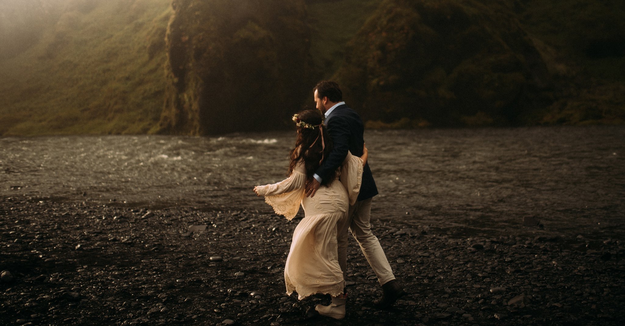 RAINY ELOPEMENT IN AUTUMN ICELAND