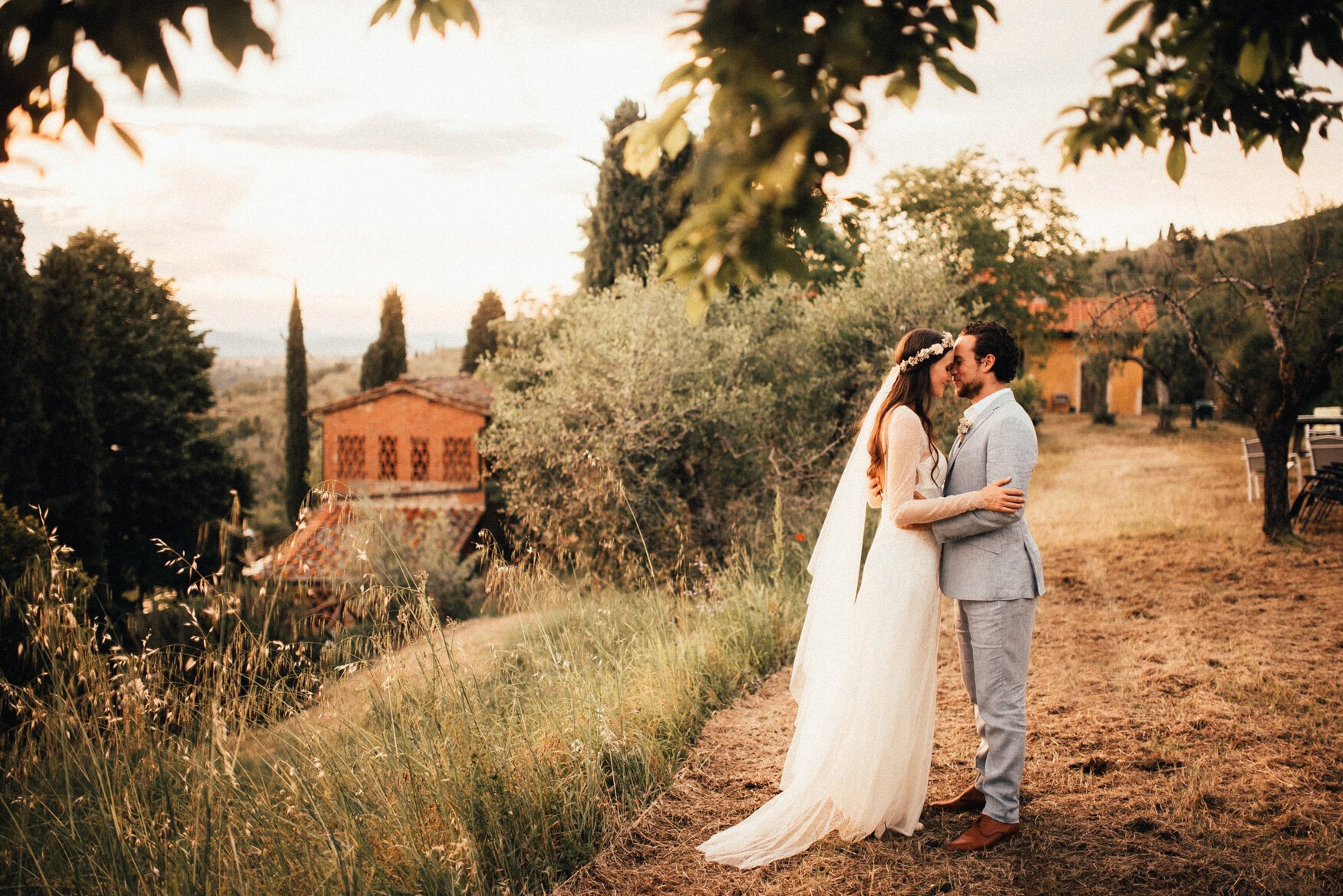 s&m2 intimate bohemian tuscan villa wedding 019.jpg