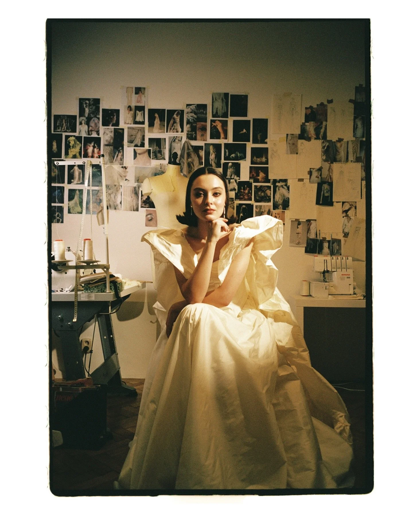 A little preview from the first set of scans from a recent lookbook shoot for @veronikakostkovaweddingatelier and her new amazing collection! 

These kinds of friendly collaborations always bring the best vibe, but this time it was something really s