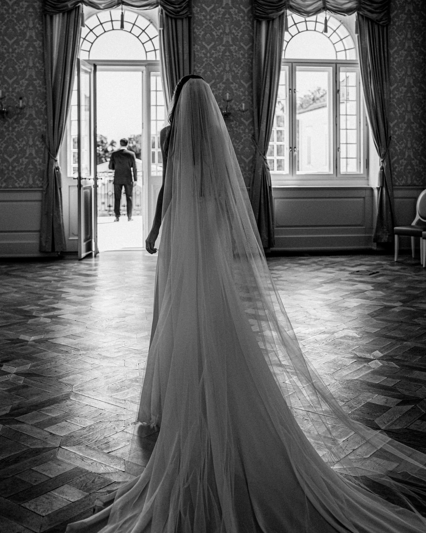 032-black-and-white-first-look.jpg