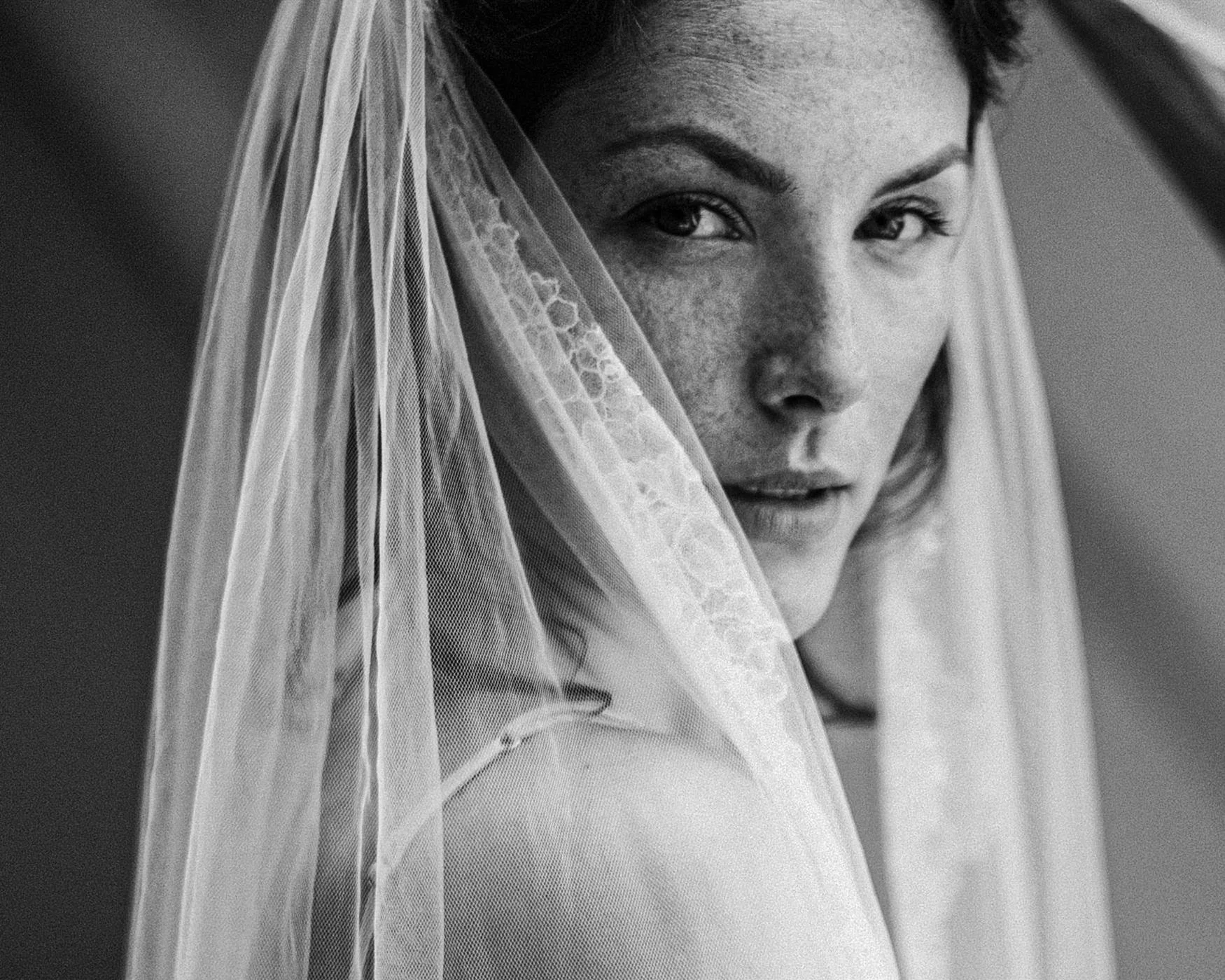 008-timeless-black-and-white-bridal-portrait.jpg