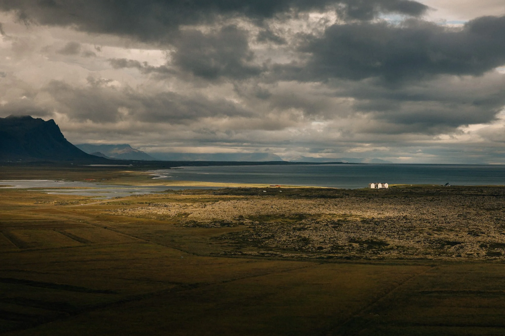 rk028-dramatic-icelandic-landscape-with-hotel-budir.jpg