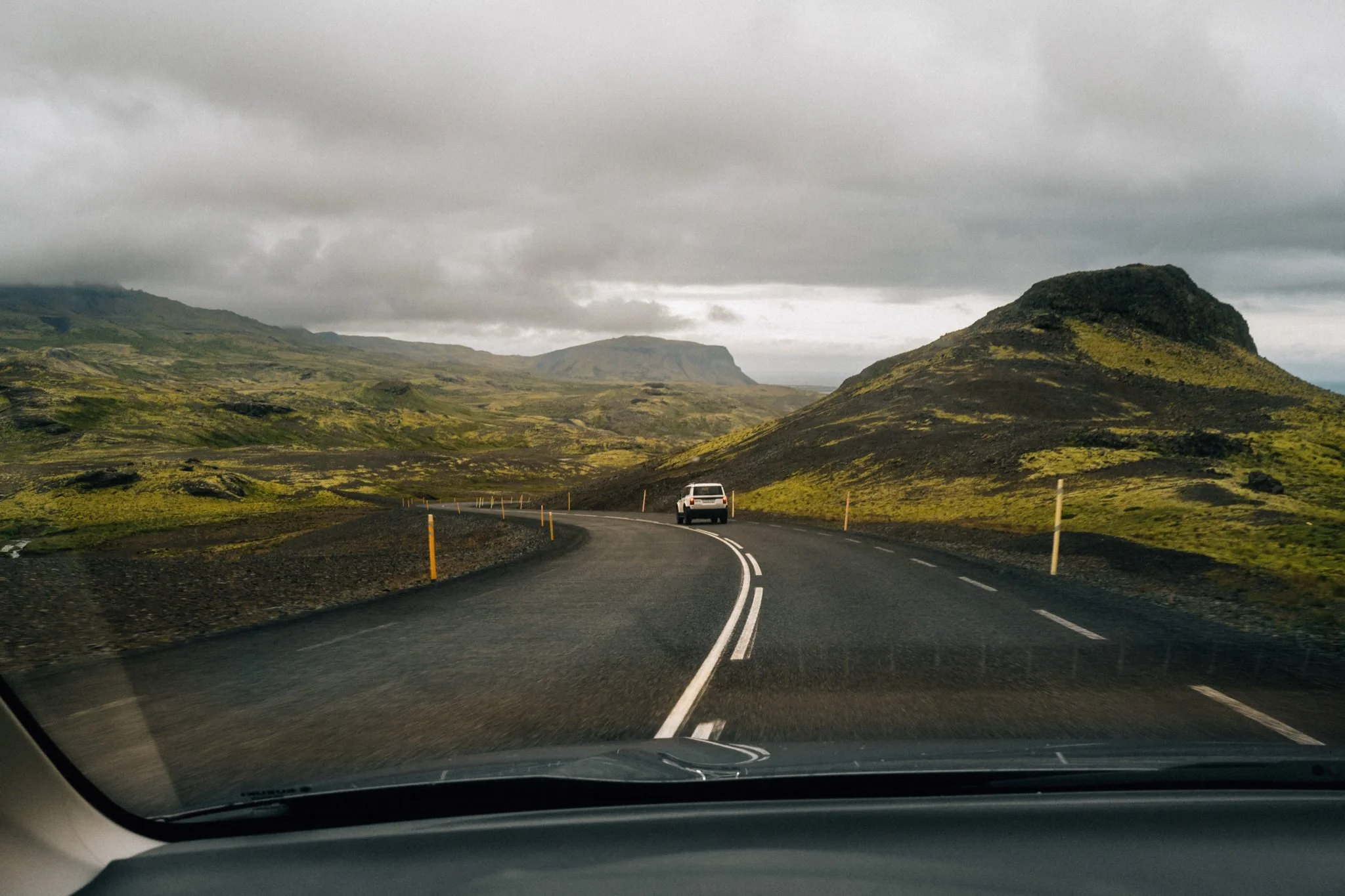 rk042-dramatic-icelandic-winding-roads.jpg