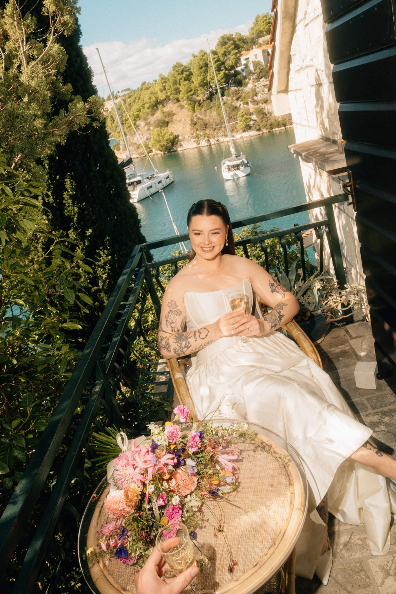 mw020-bridal-seaside-portrait-in-croatia.jpg
