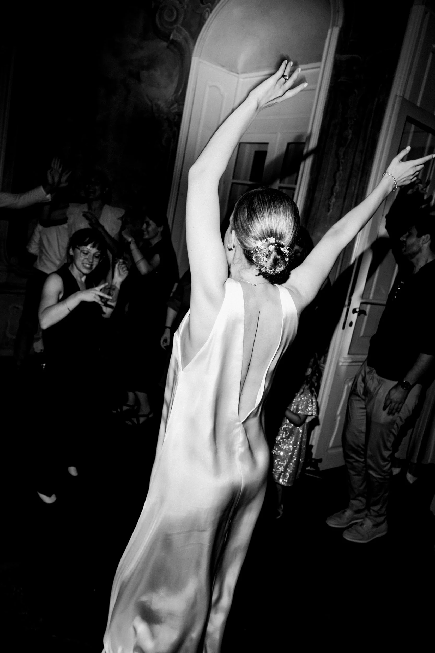 id048-prague-bon-repos-wedding-dance-leica-flash.jpg