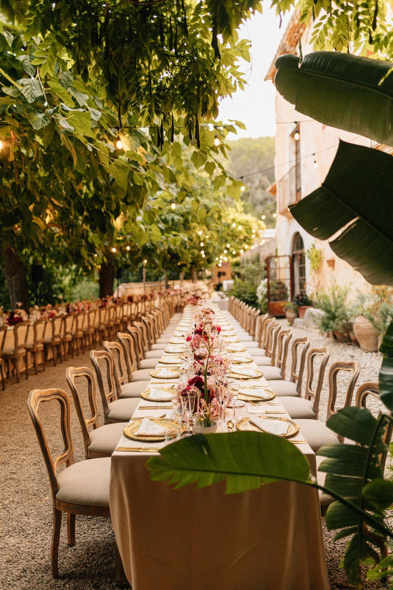 s&g003-barcelona-wedding-venue-villa-almanita-dinner-setup.jpg