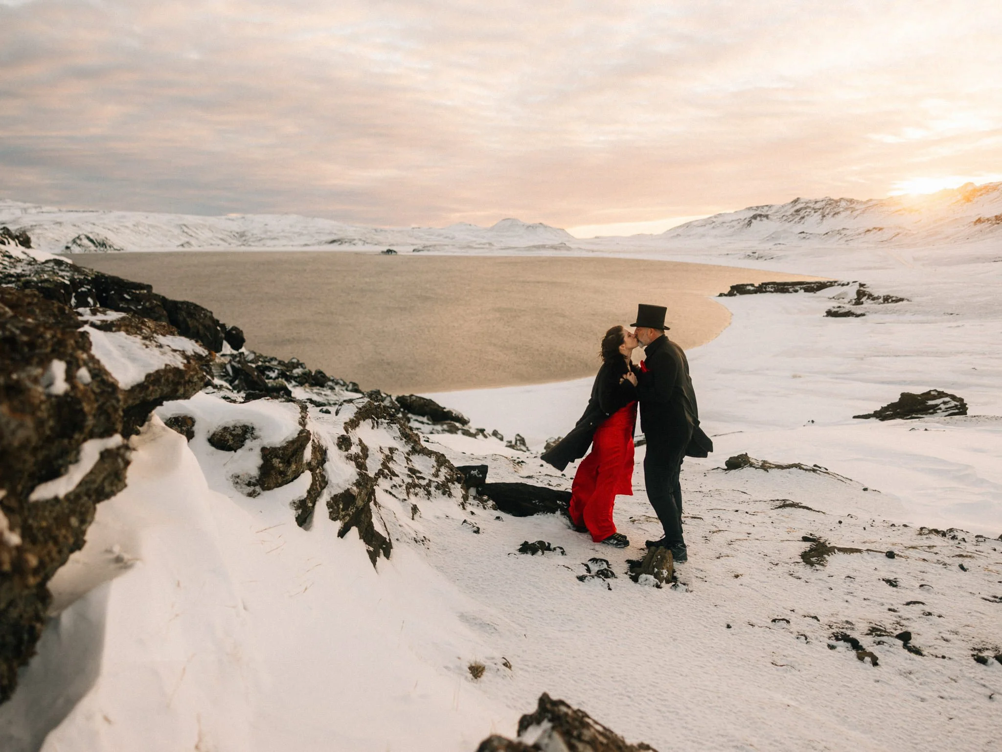 ac019-moody-winter-wedding-in-iceland.jpg
