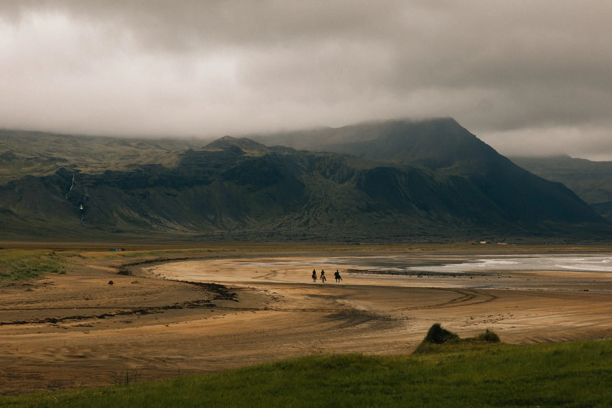 rk013-dramatic-icelandic-landscape.jpg