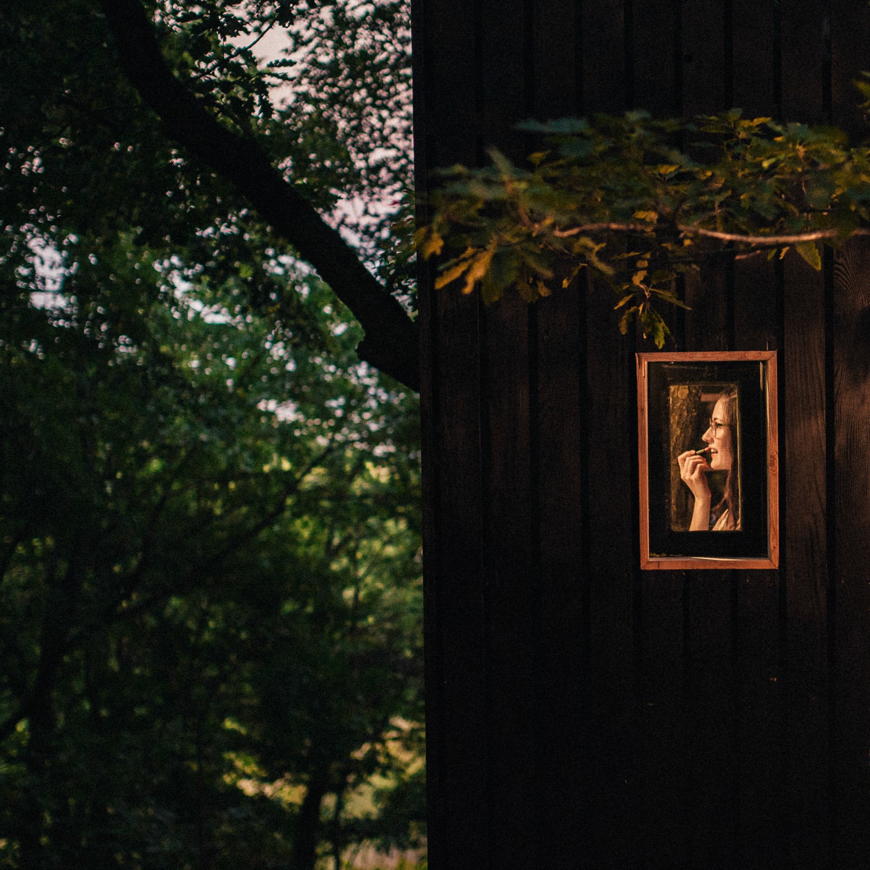 075-getting-ready-minimalistic-framing.jpg