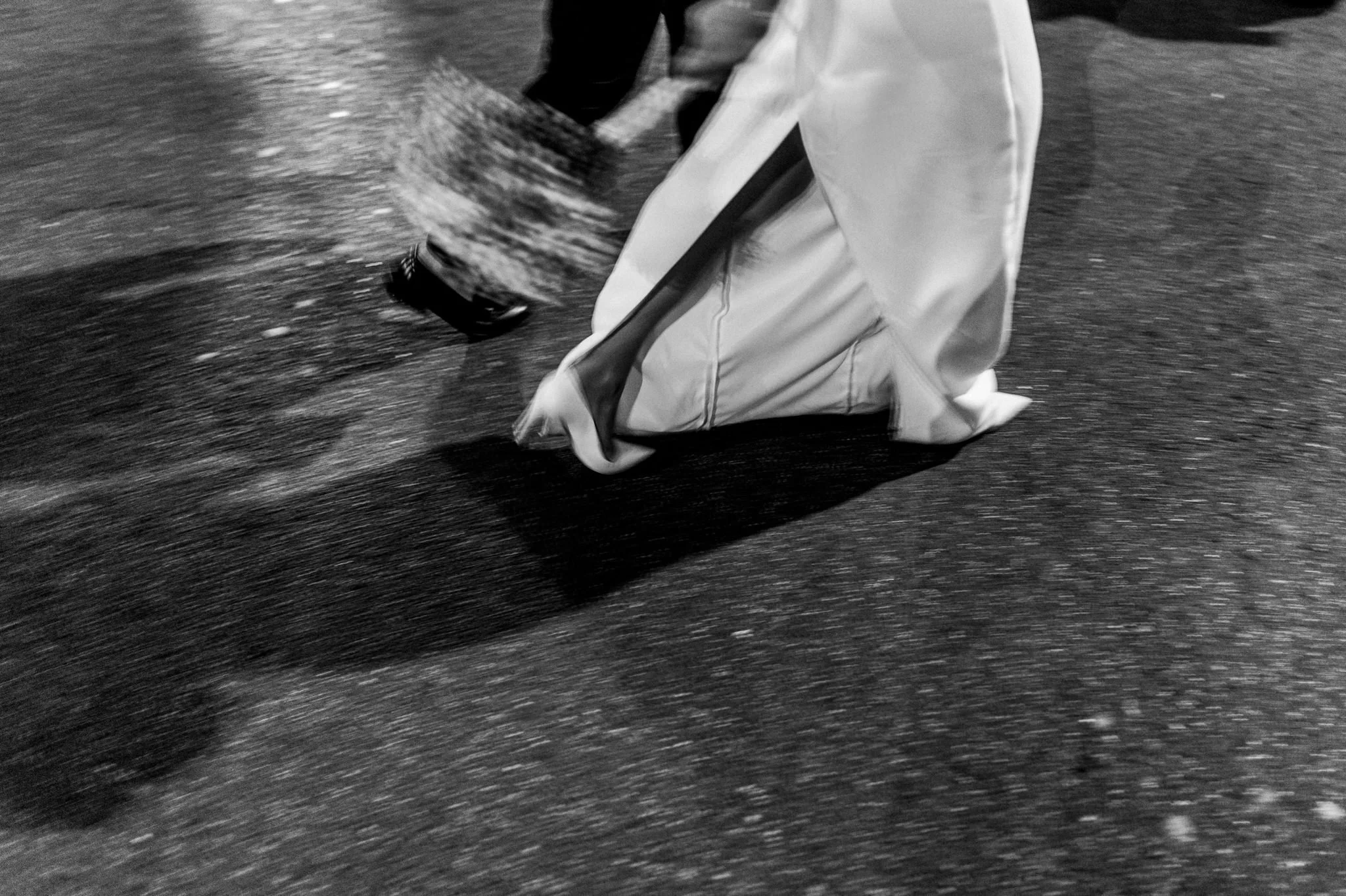 gm033-rome-wedding-candid-moody-photo.jpg