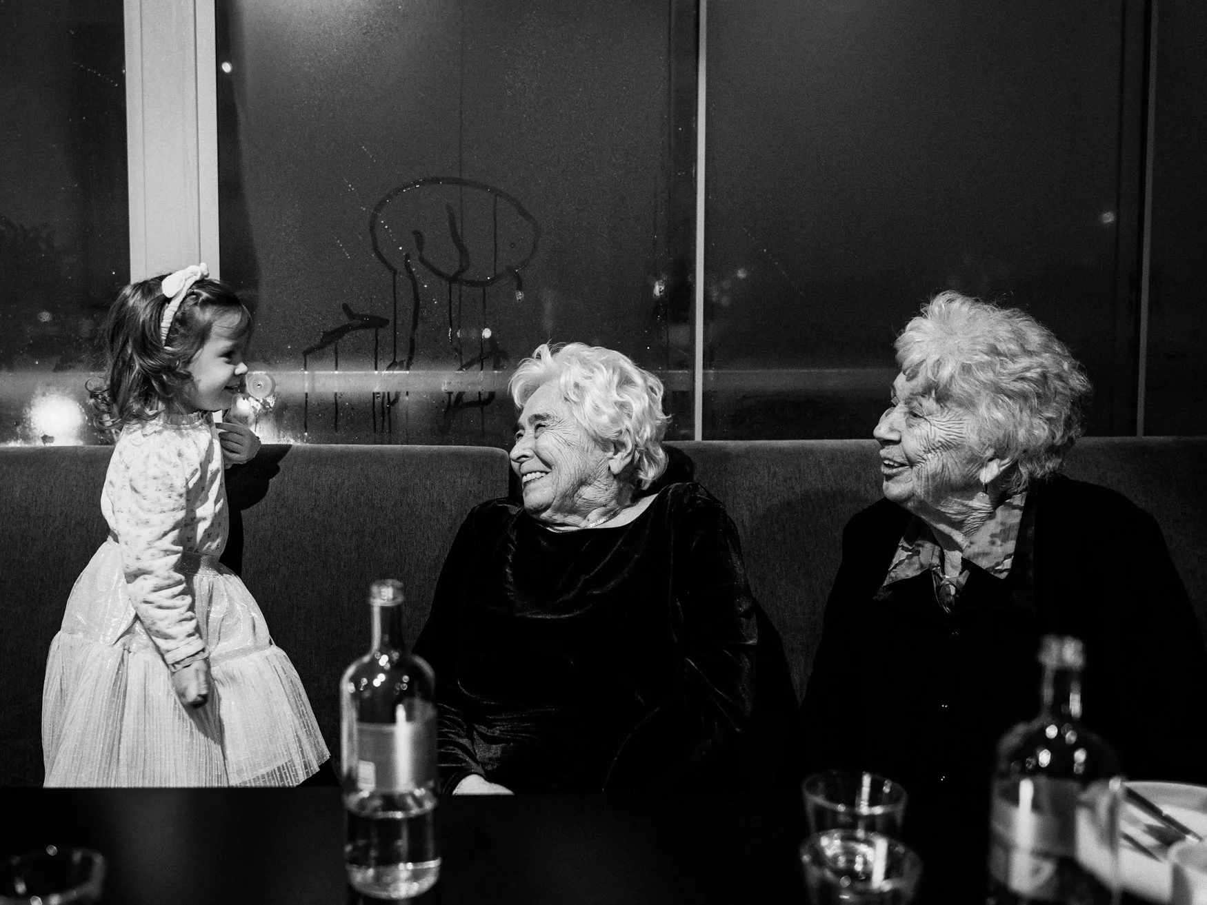 079-candid-photo-with-grandmas.jpg