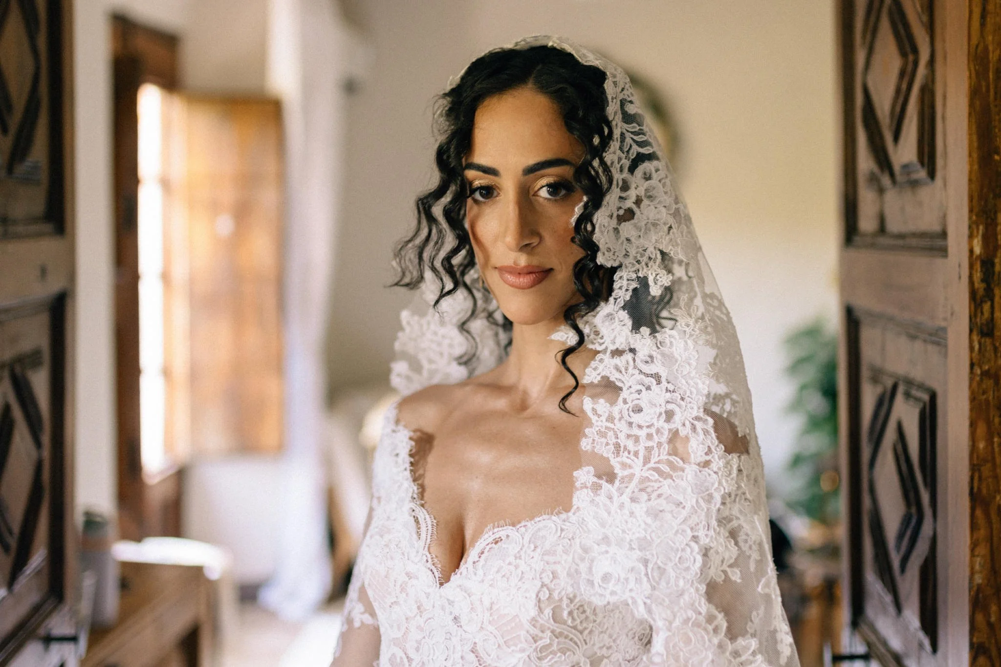 s&g038-lebanese-bride-portrait-barcelona.jpg