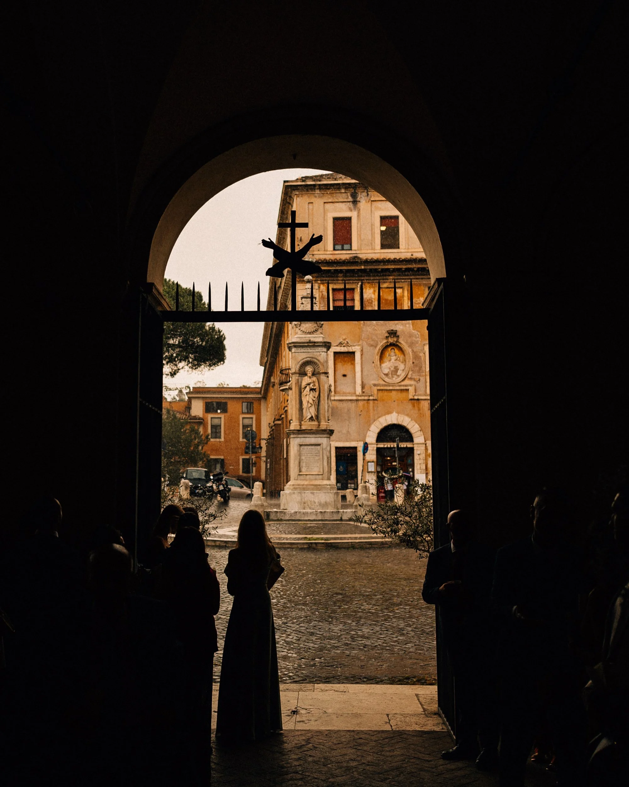 gm007-rome-italy-wedding-ceremony-church-atmosphere.jpg