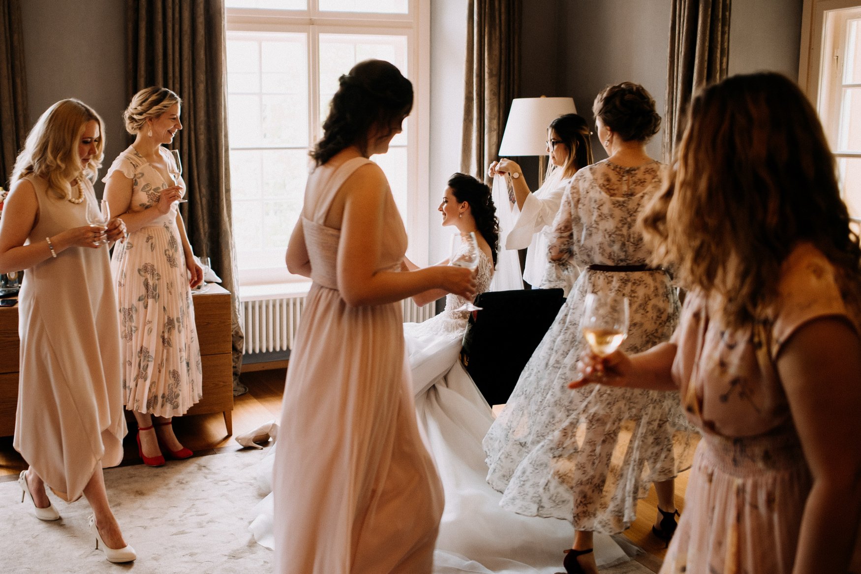 064-bride-getting-ready-rush.jpg