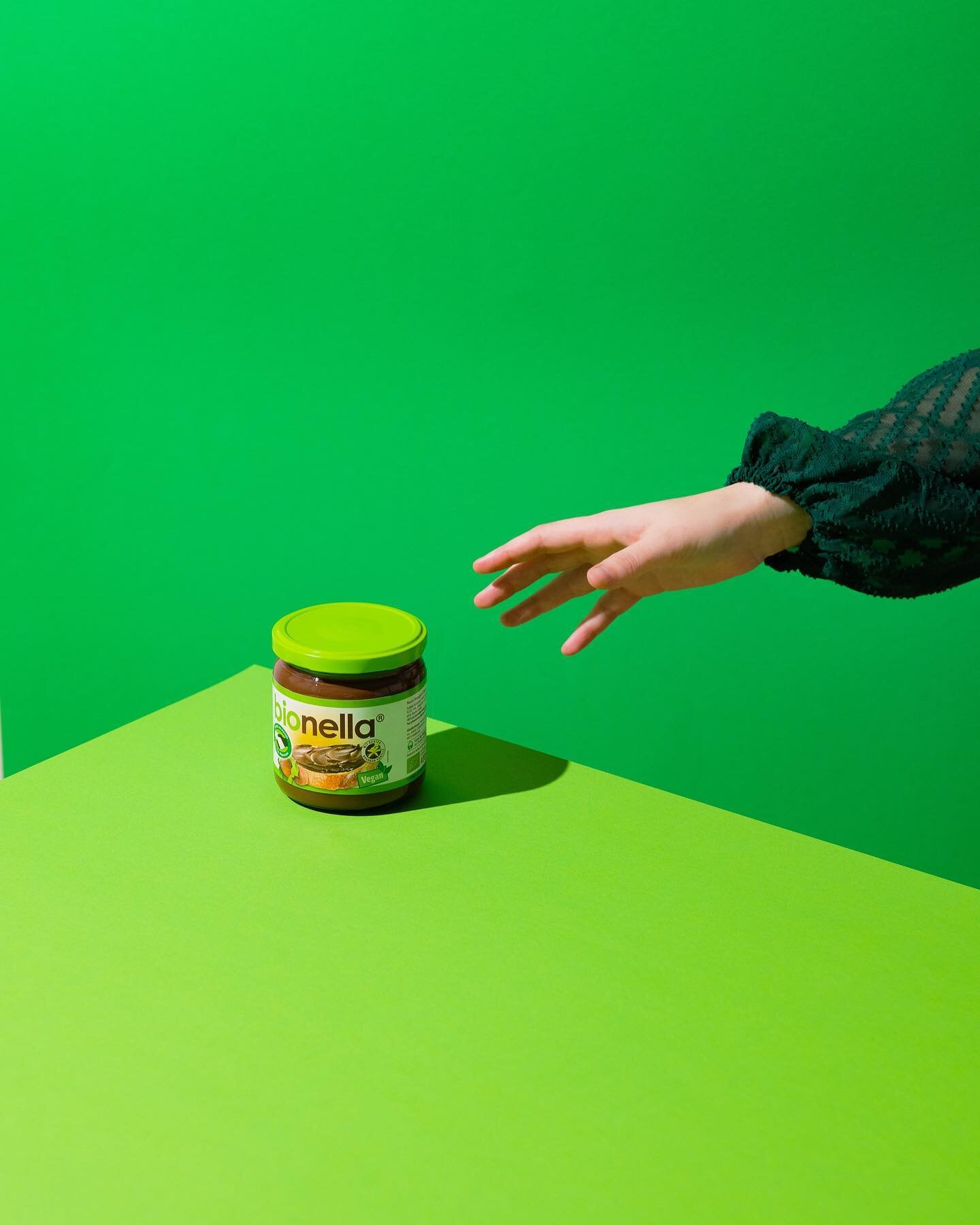 Product photography involving hands. 👋🏼

For @bionella.fair.vegan we wanted to add a human element to the photos. 🕺

While there was no model involved in this shooting, we thought we can use our own hands. 🙌🏼 (Mostly Anna&rsquo;s)

#productphoto