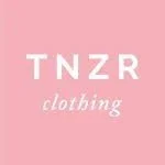 Logo mit pinkem Hintergrund und weißen Text, der 'TNZR clothing' sagt.