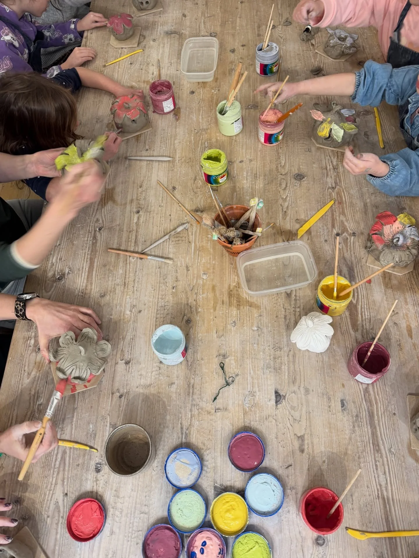 Half term pottery workshops wrapped ✨
We made fairy houses and dinosaur plant pots, and these final moments &mdash; just little hands carefully painting what they&rsquo;ve created &mdash; are my favourite part. So much focus and pride in every detail
