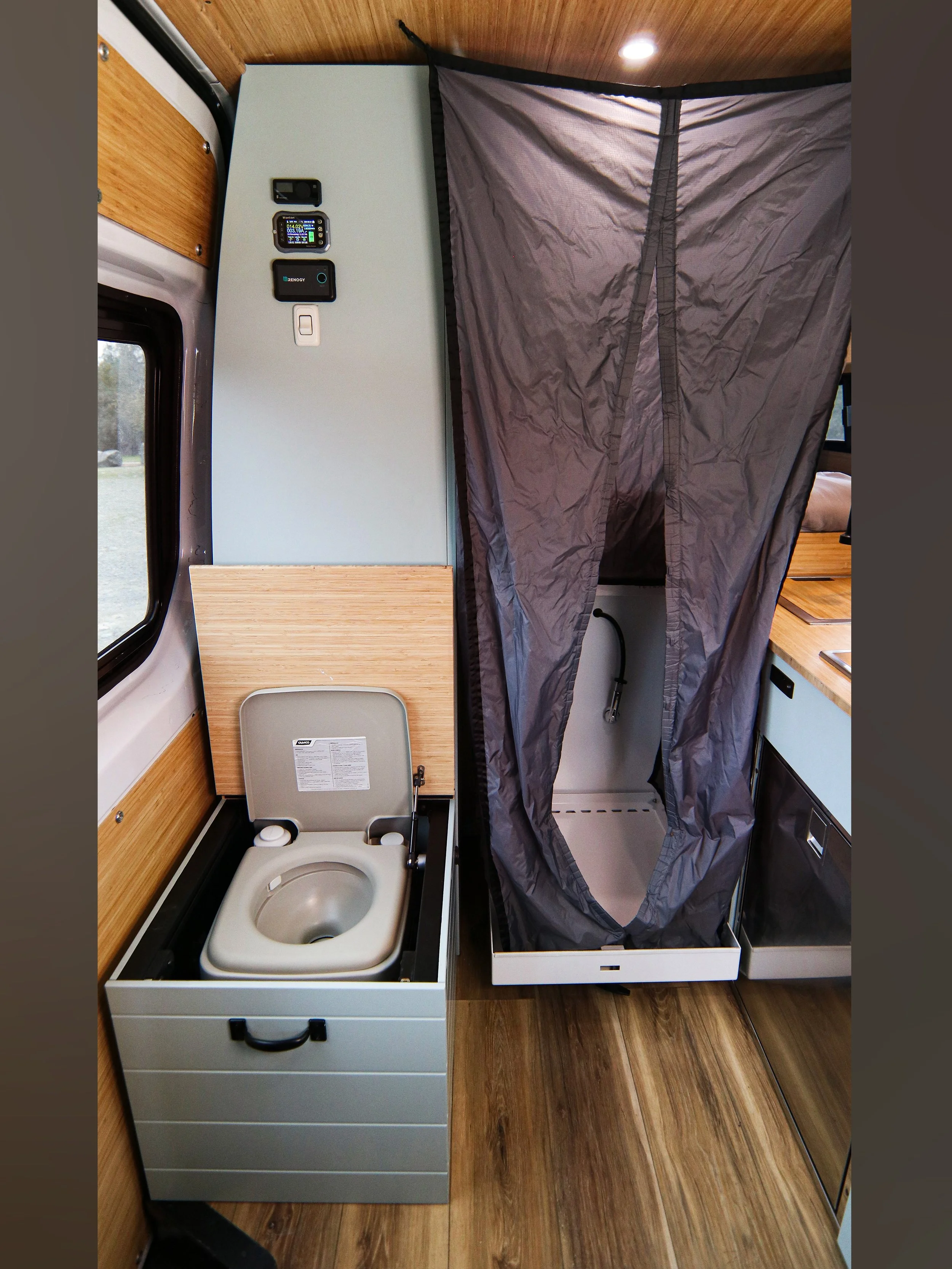 Campervan Bathroom: Tetravan Convertible Shower and Chemical Toilet in Bench