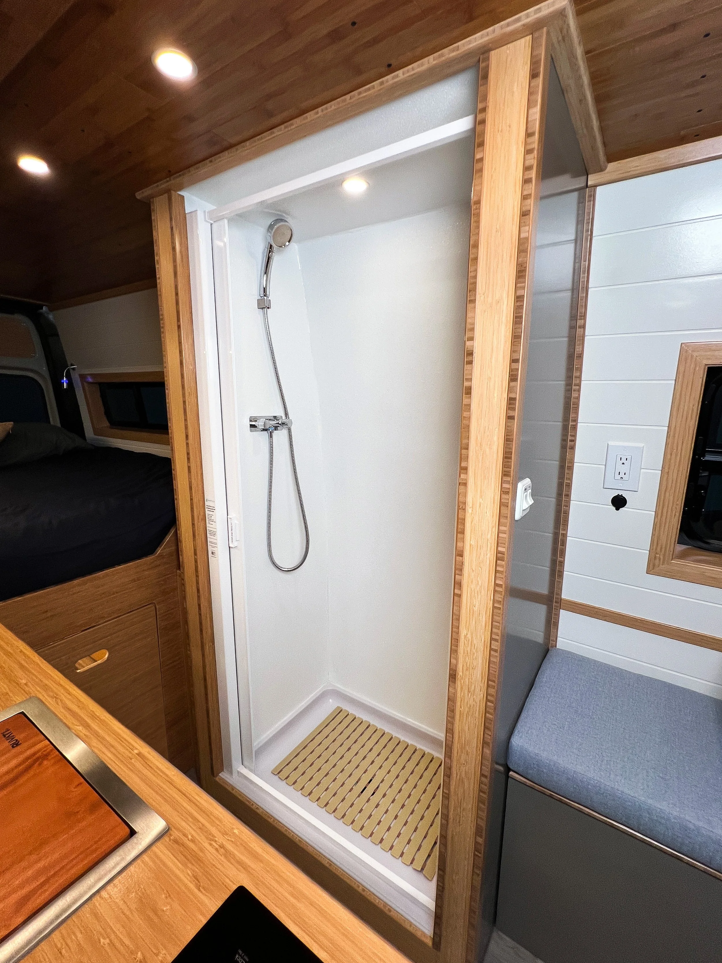 The medium-sized shower has the convenience of hot and cold water