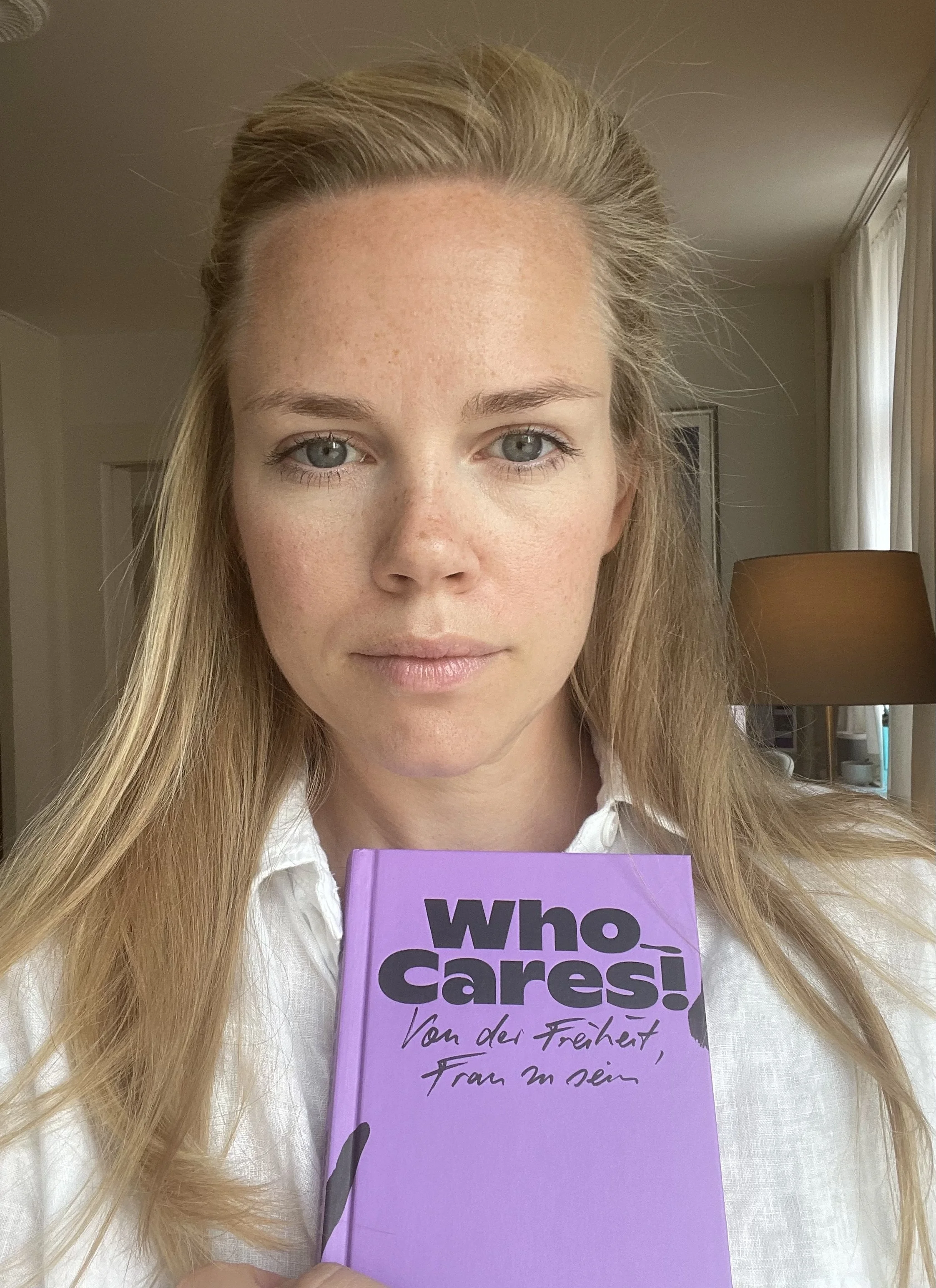 BOOK REVIEW - “Who Cares - Von der Freiheit Frau zu sein”