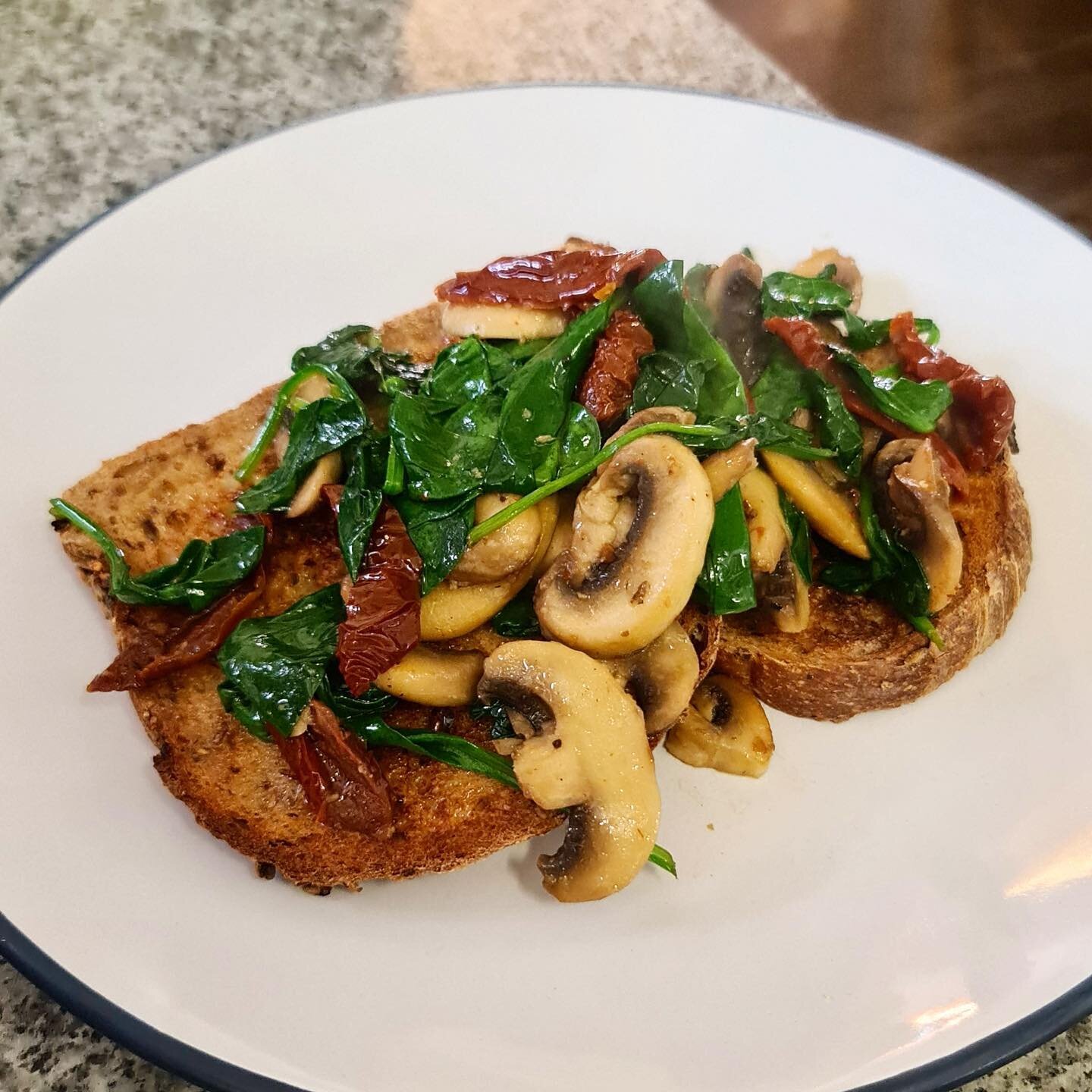 New special this week for veganuary - spinach, sundried tomatoes and garlic mushrooms on seeded sourdough 🌱
.
.
.
#romsey #cafe #romseycafe #veganuary #hampshirevegan #veganfood #romseyvegan #seededsourdough #sourdoughtoast #hampshirecafe #teacups #