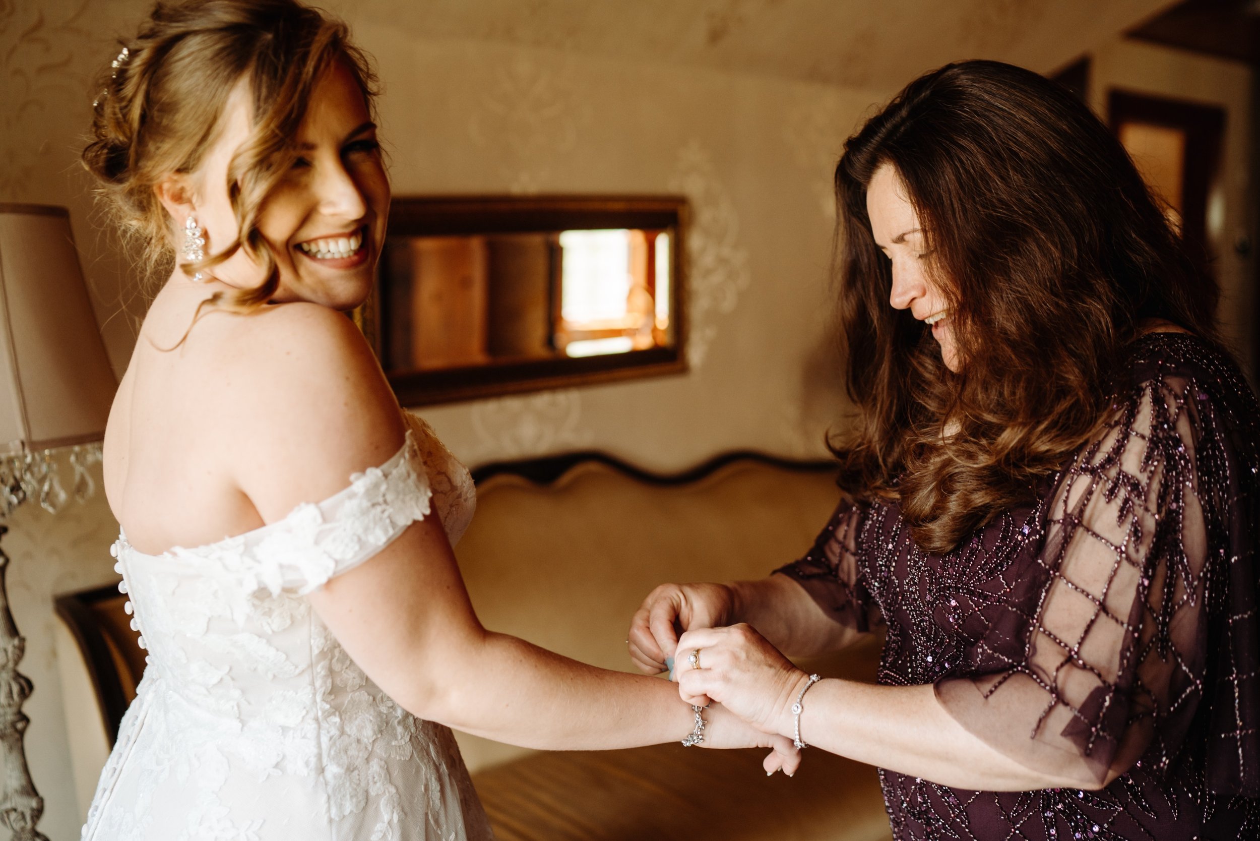 19_A wedding at Round Barn wedding venue in Redwing, Minnesota..jpg