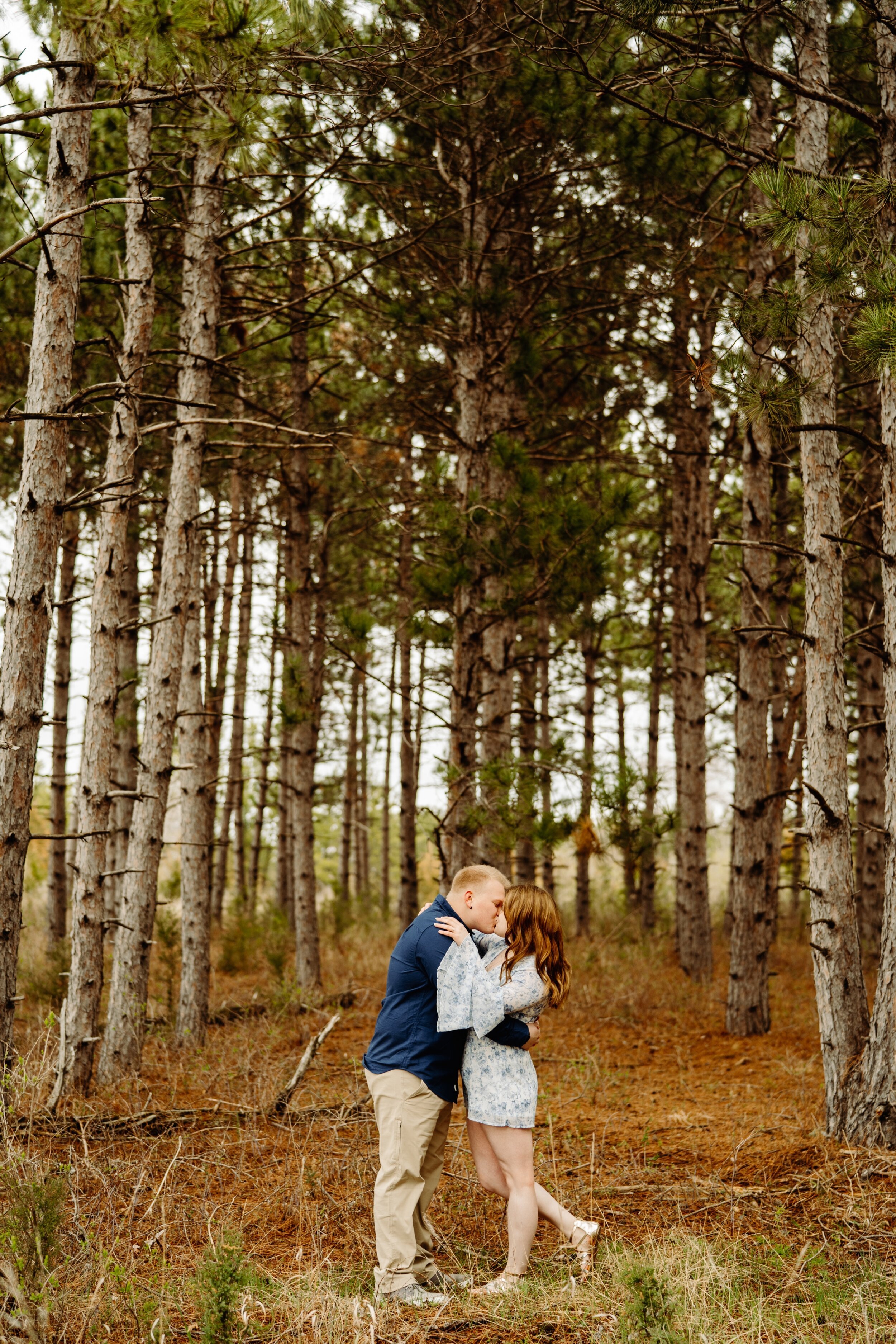 mn-wedding-photographer-woodsy-engagement-elise-05951_Minnesota engagement photographer .jpg