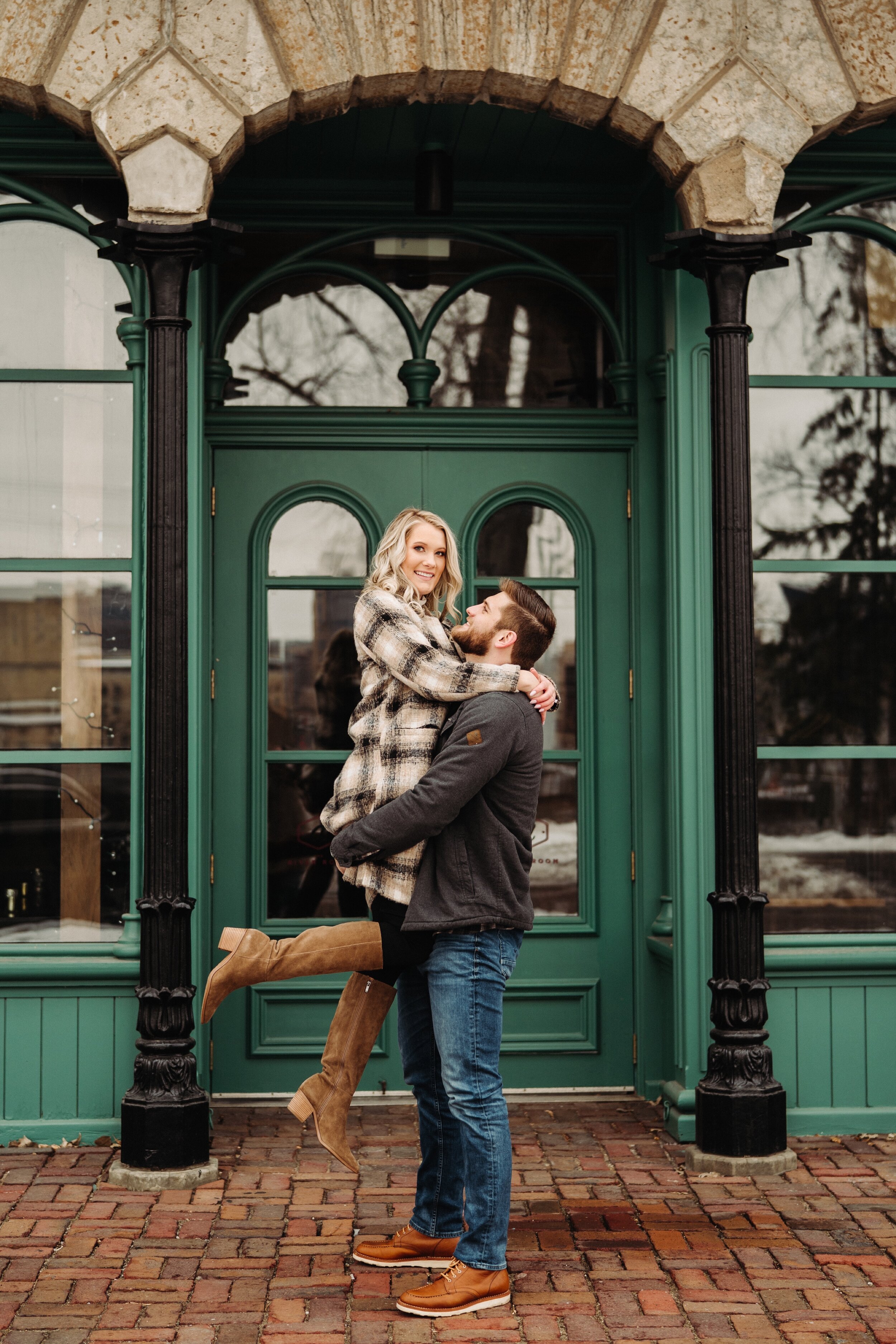 05_minneapolis-engagement-photos-st-anthony-main-13_Winter Minneapolis engagement session at st Anthony main. .jpg