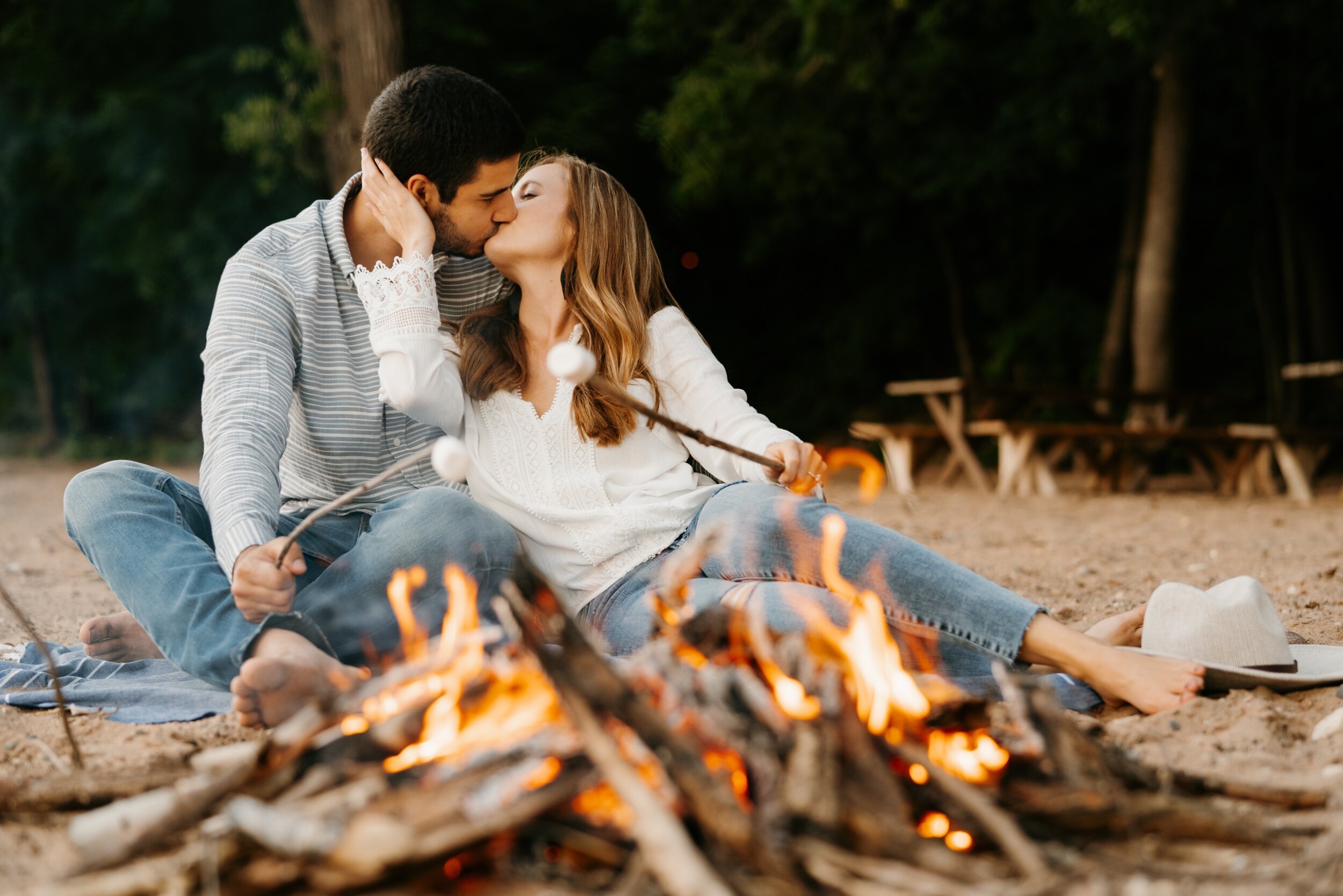 03_becca-paulo-00939_bonfire_lake_Summer_minnesota_Engagement.jpg