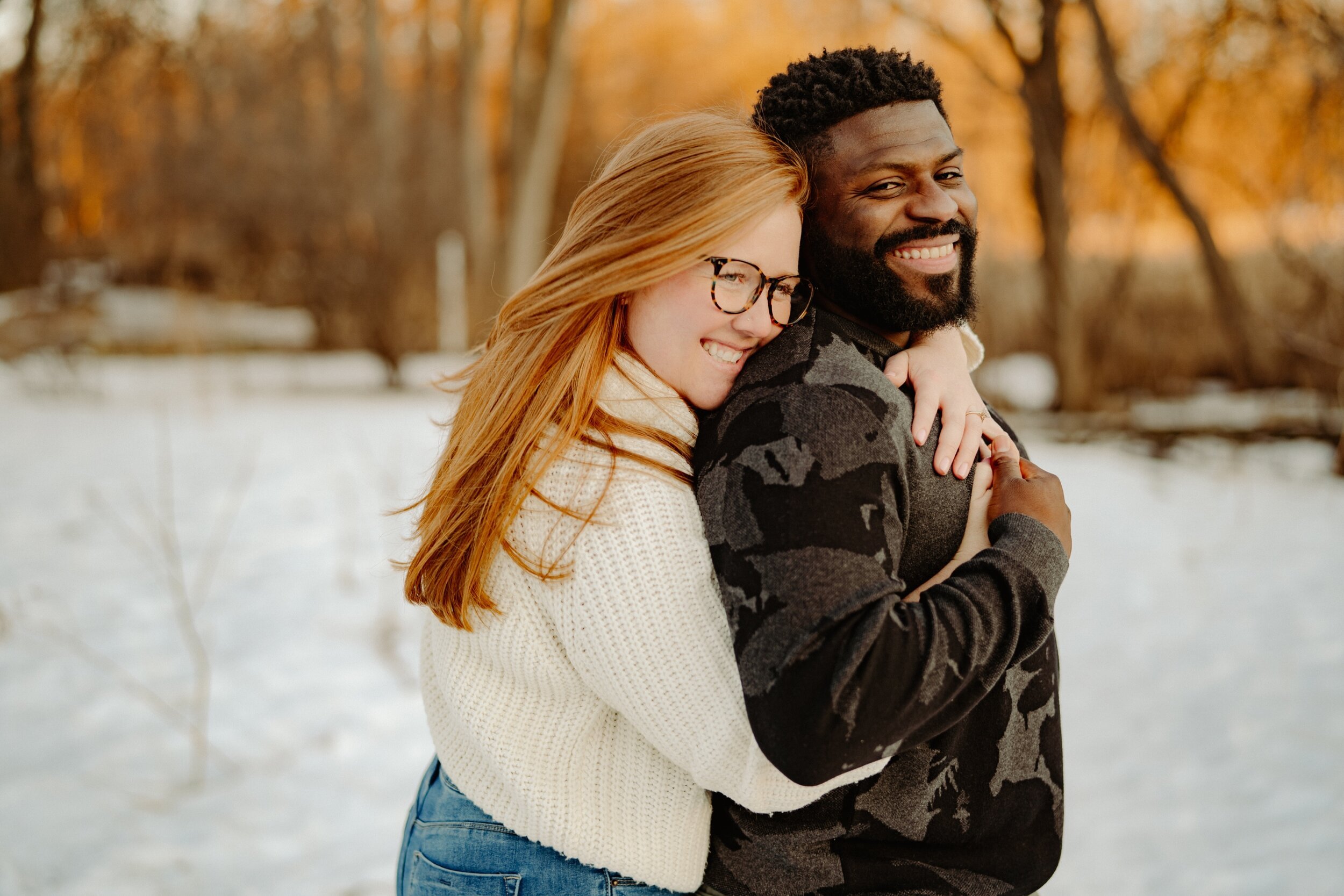 25_Maddie-Joe-147_field,_session,_minnesota_lifestyle,_Sunset,_minneapolis,_Engagement.jpg