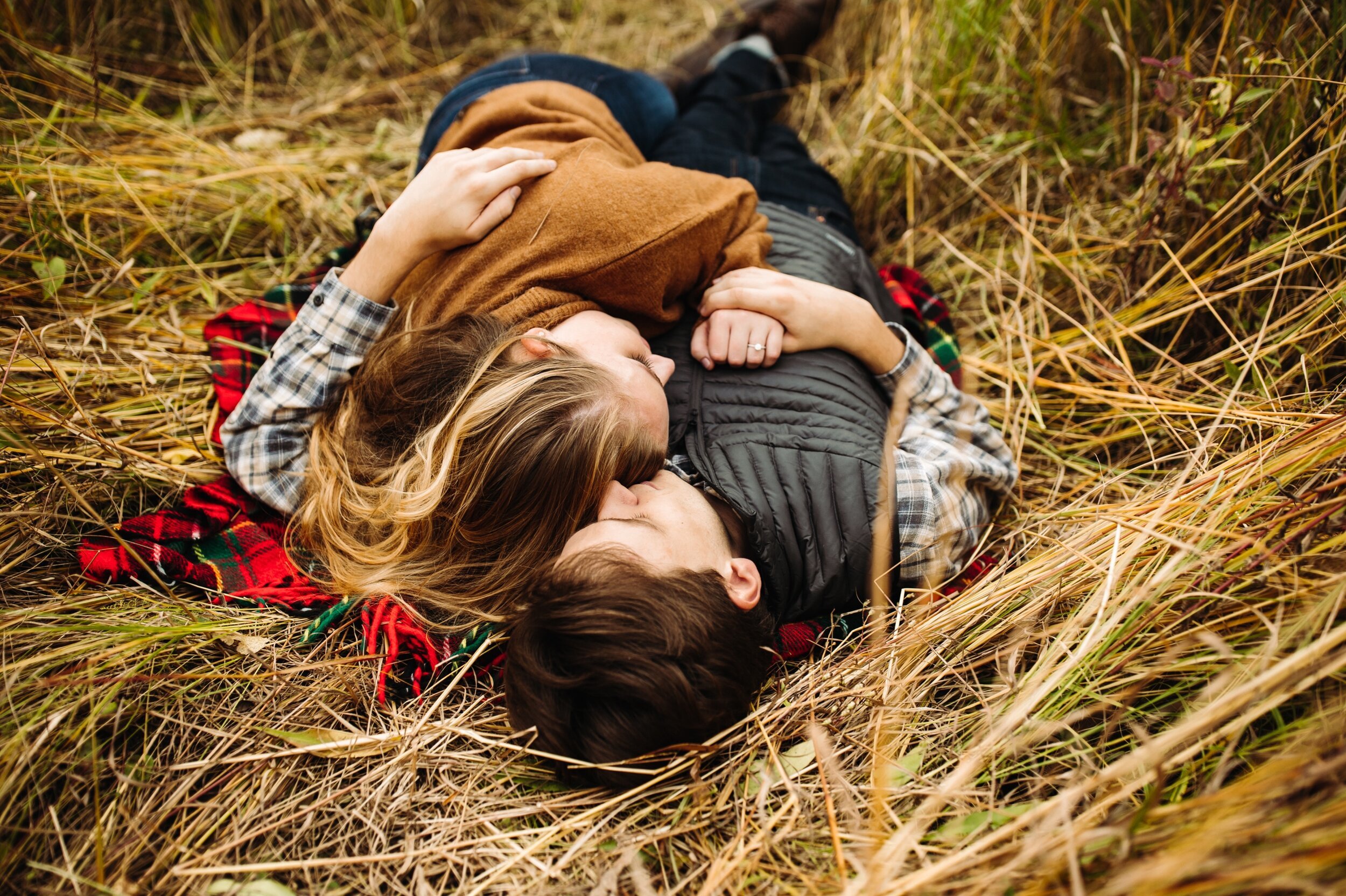 30_lake-maria-state-park-engagement-october-hannah-colin-52_fall_lake_october_maria_Engagement.jpg