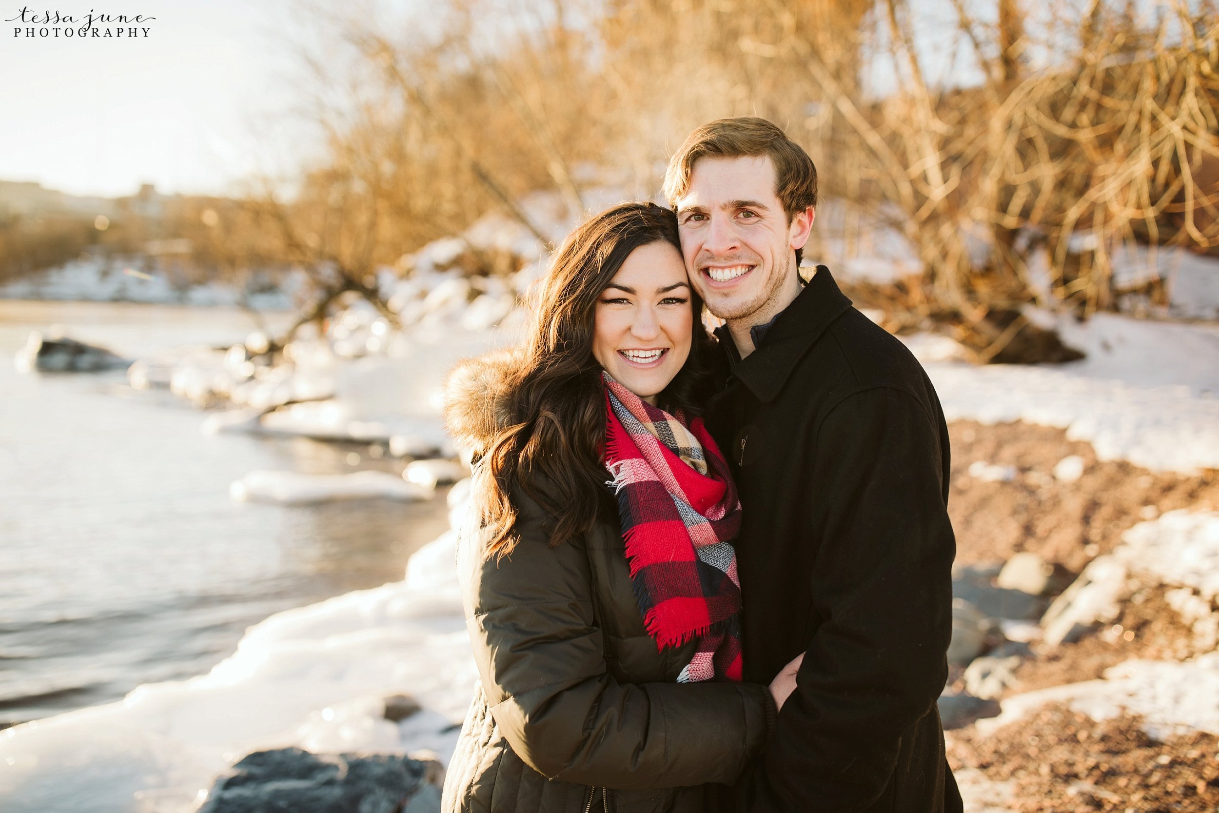 winter-duluth-engagement-at-park-pointe-snow-aly-alex-23.jpg