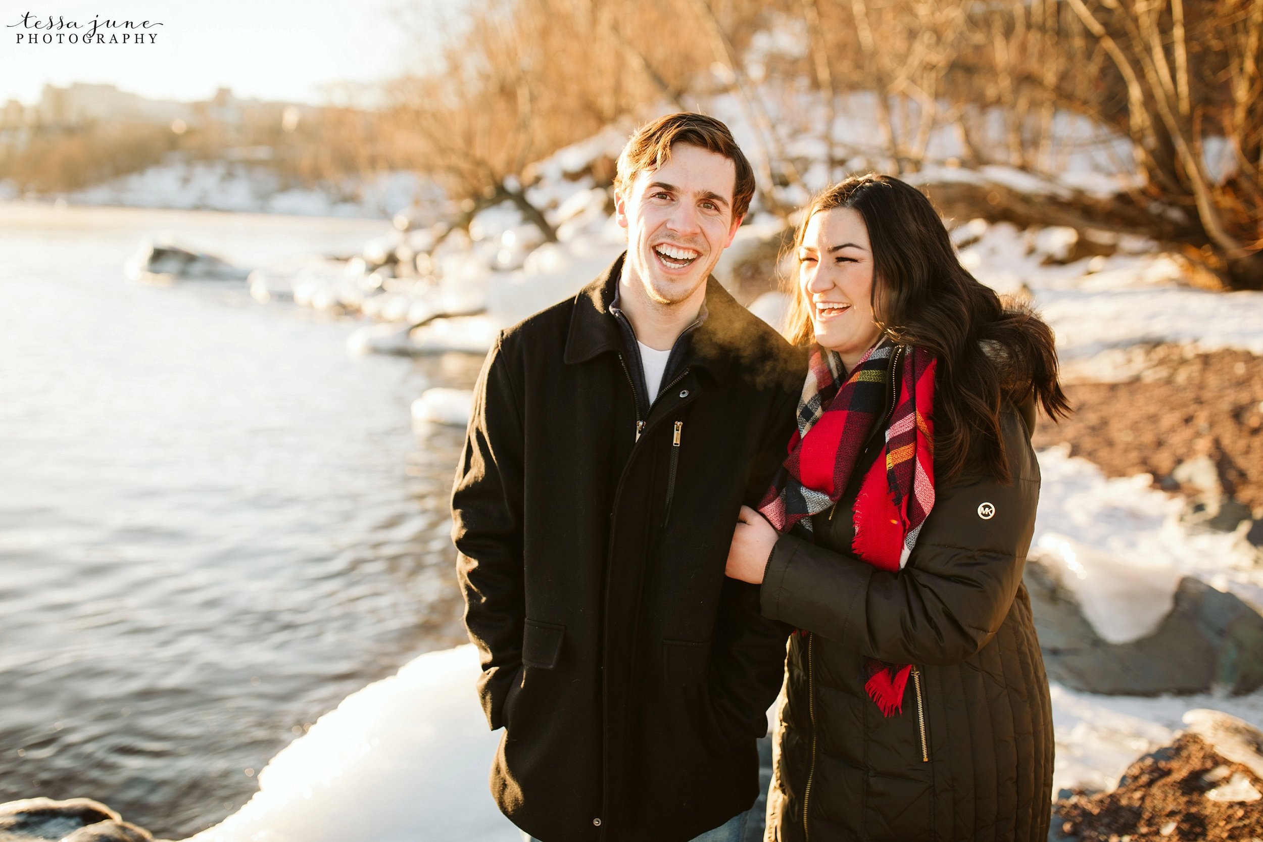 winter-duluth-engagement-at-park-pointe-snow-aly-alex-31.jpg