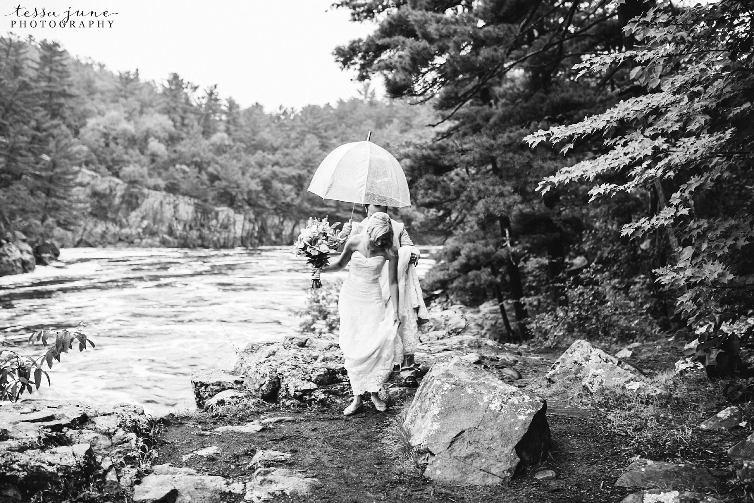 taylors-falls-rainy-elopement-wedding-interstate-state-park-5.jpg