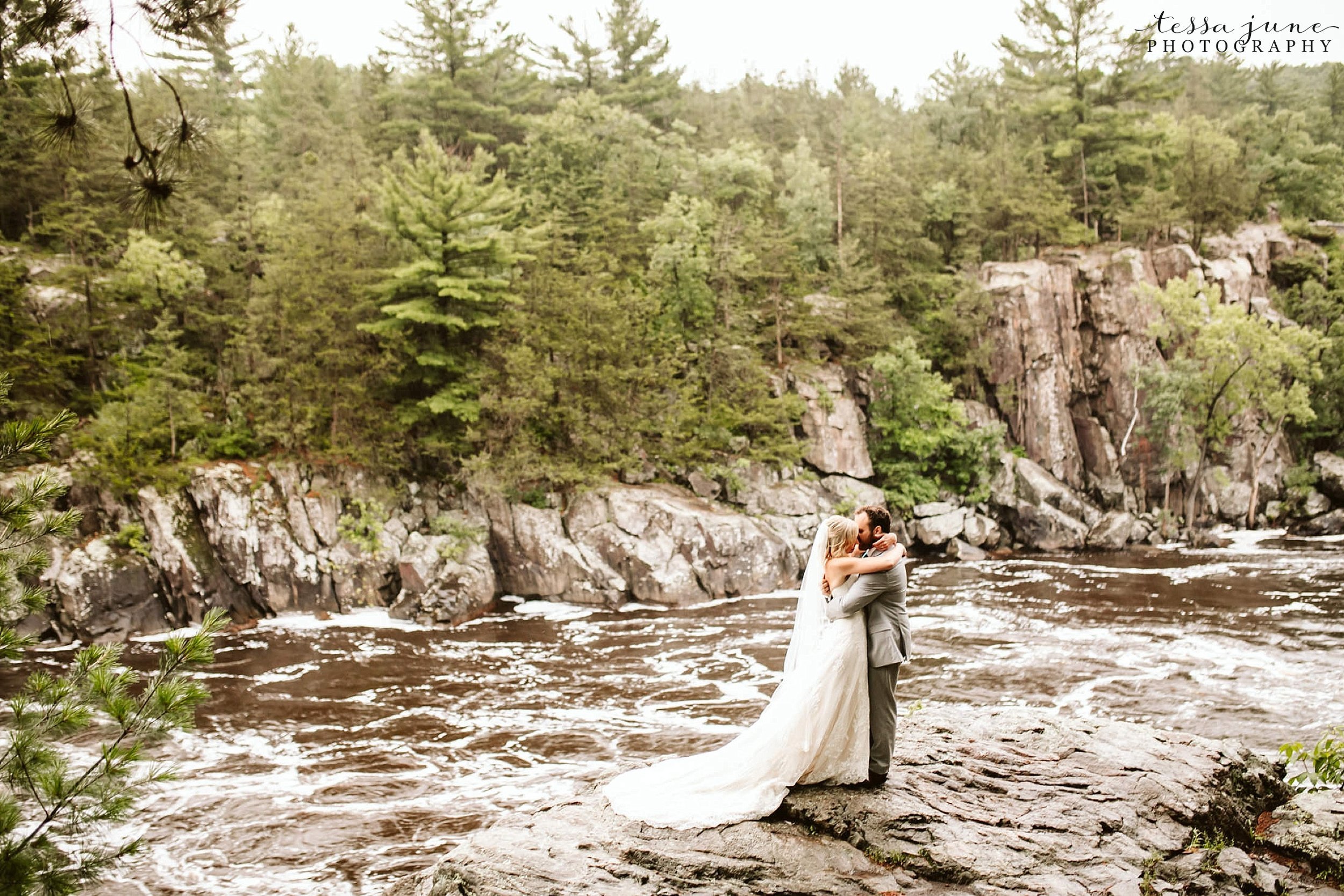 taylors-falls-rainy-elopement-wedding-interstate-state-park-10.jpg