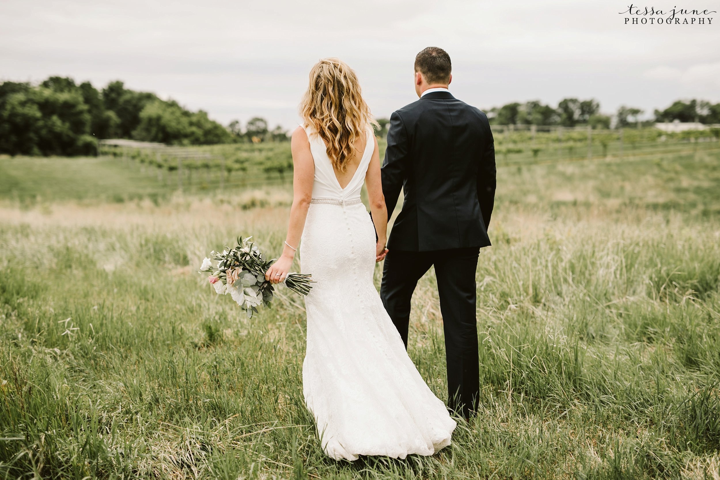 carlos-creek-winery-wedding-summer-pristine-floral-blush-pink-navy-alexandria-minnesota-163.jpg