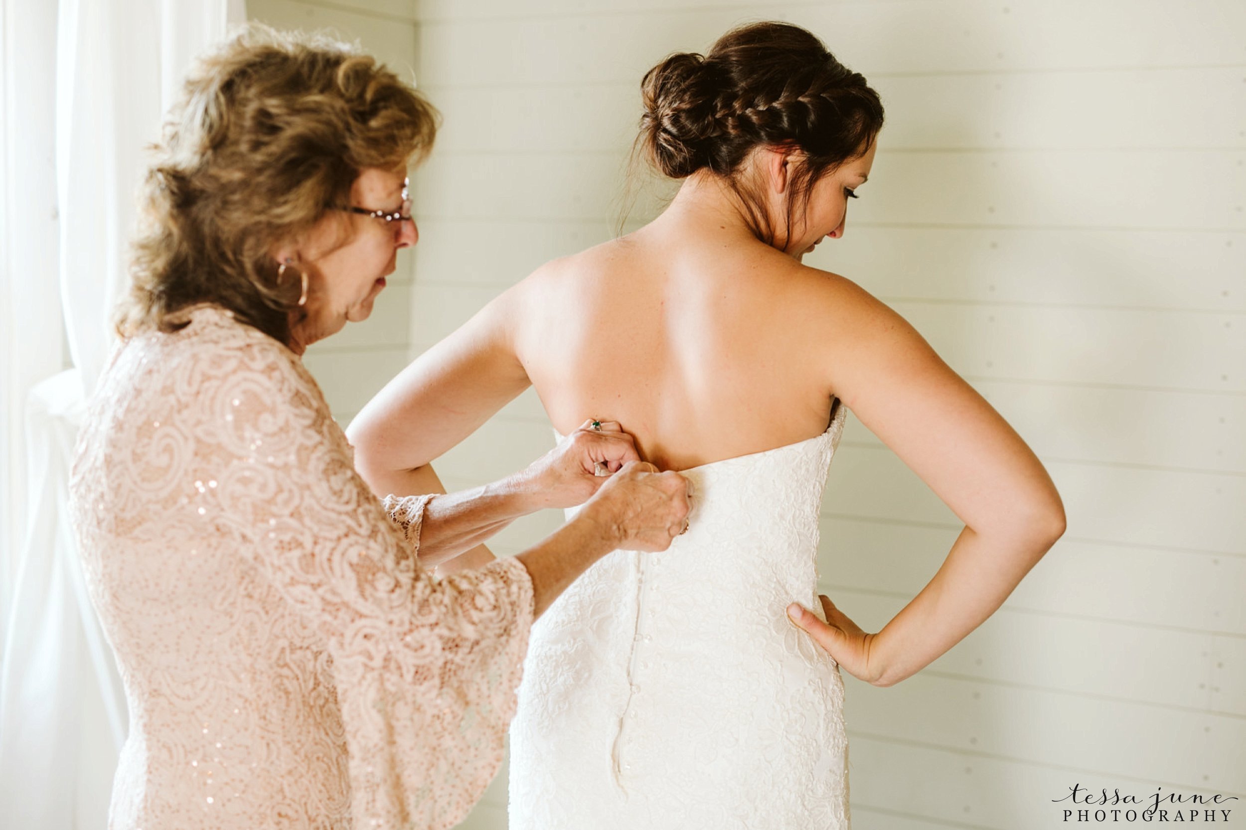 gathered-oaks-barn-wedding-alexandria-minnesota-103.jpg